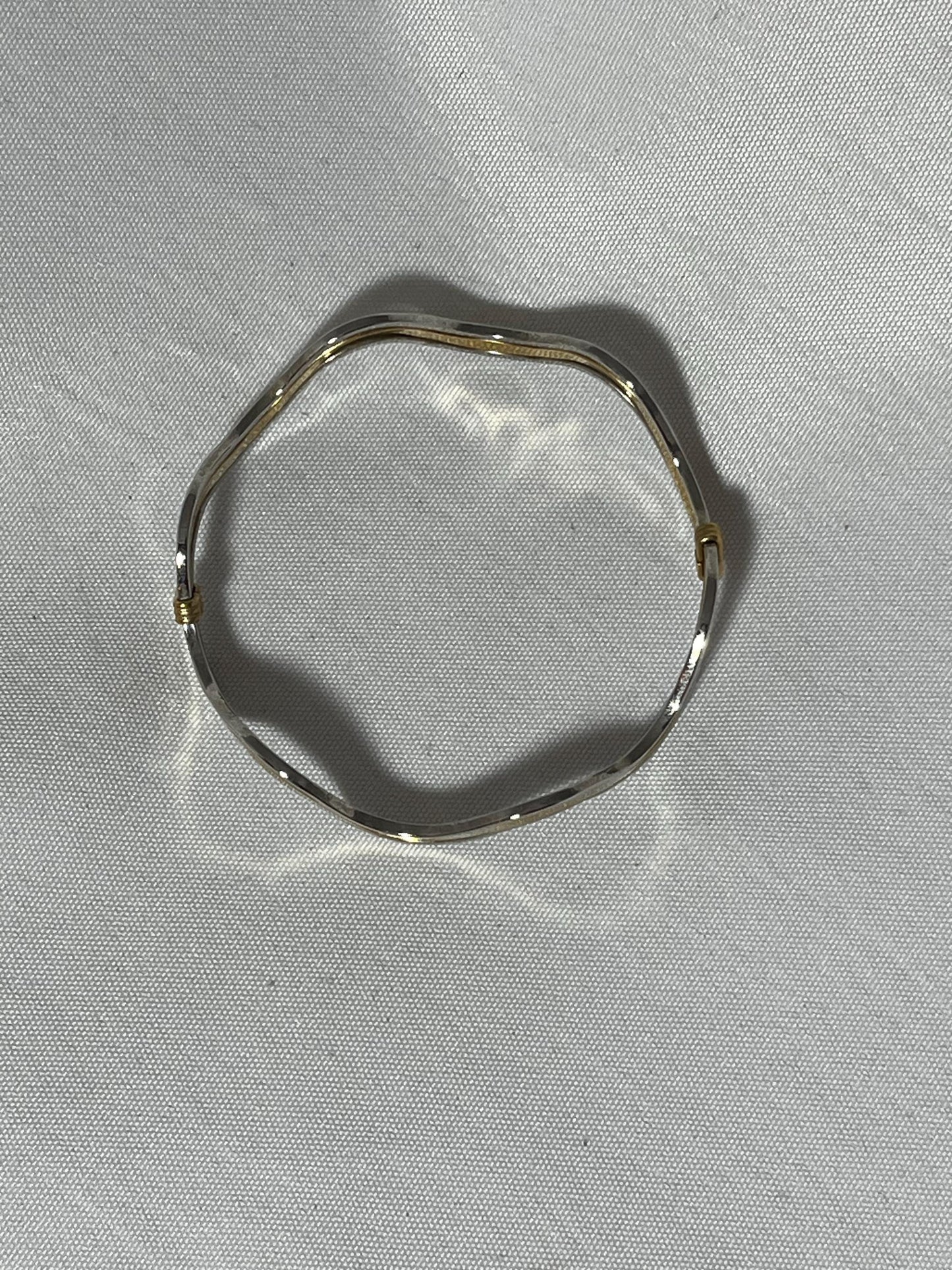 Avon Fashion Waves Bracelet in Silver Gold Tone, Trendy Bracelet, Adjustable Bangle, Fashion Accessory, Jewelry Gift