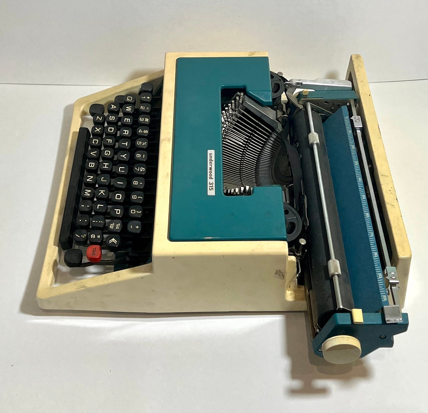 1970s Underwood 315 Portable Typewriter