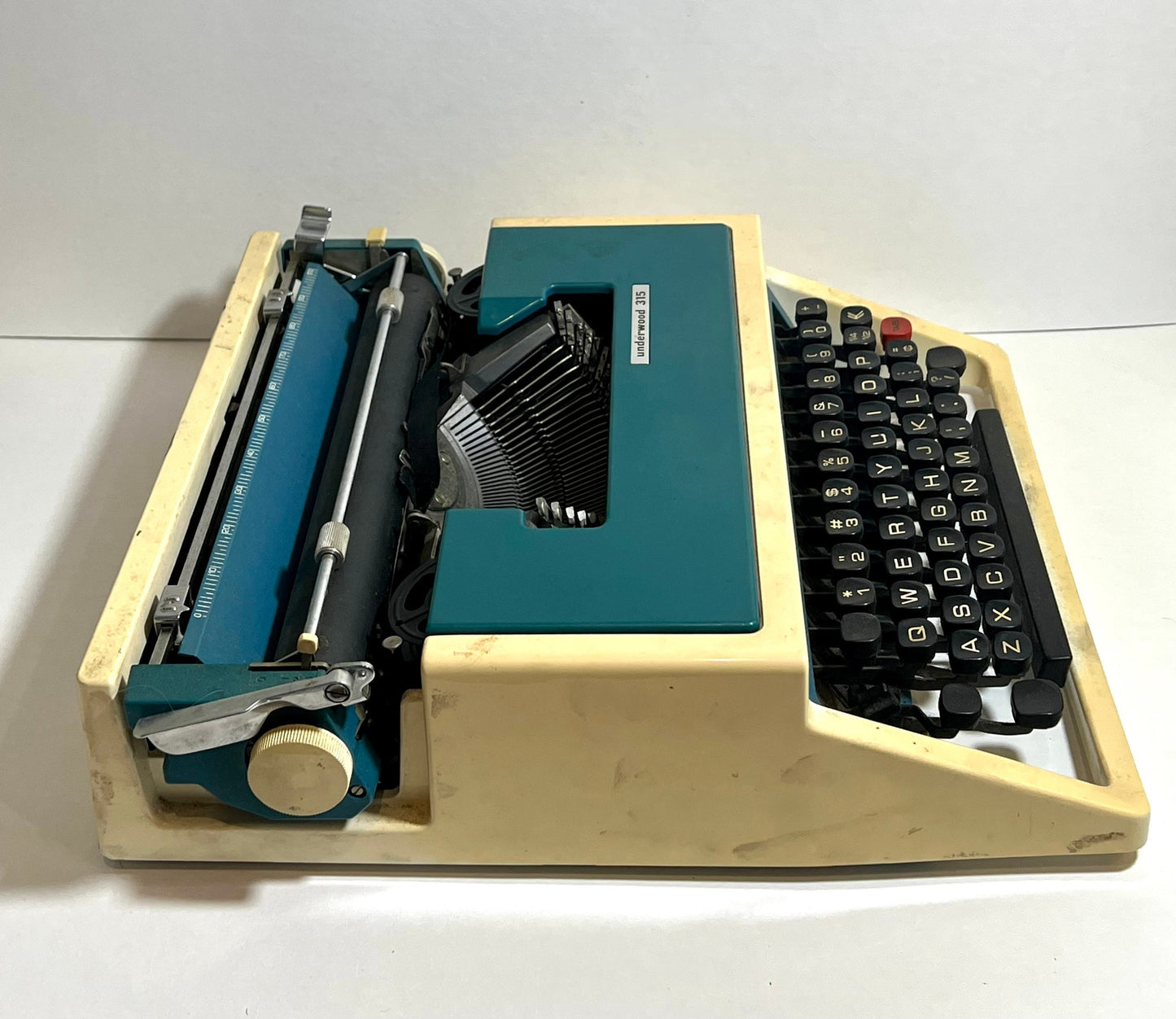 1970s Underwood 315 Portable Typewriter