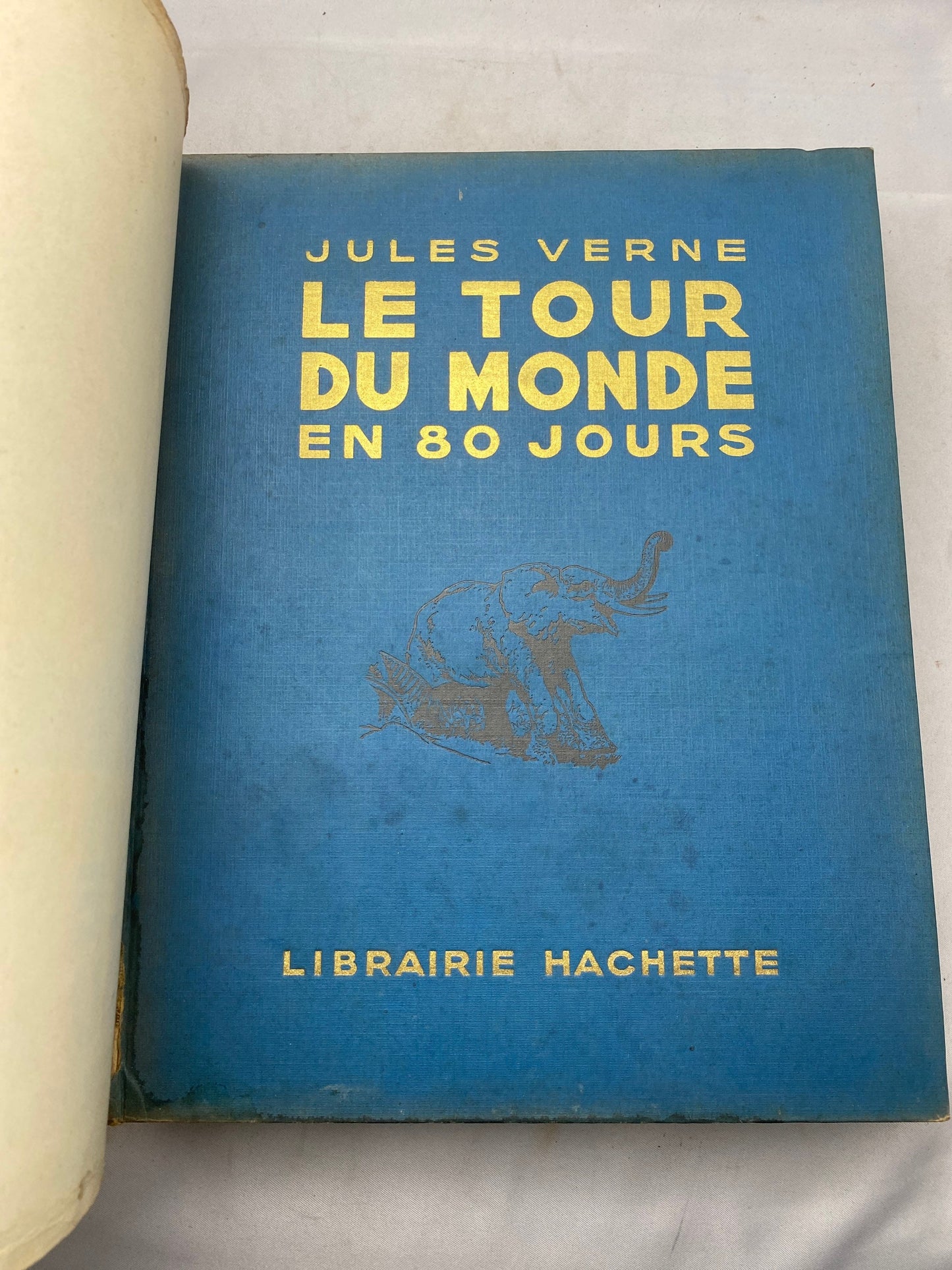 Jules Verne. Le Tour Du Monde En 80 Jours. Around The World In Days By Jules Verne. Libraire Hachette