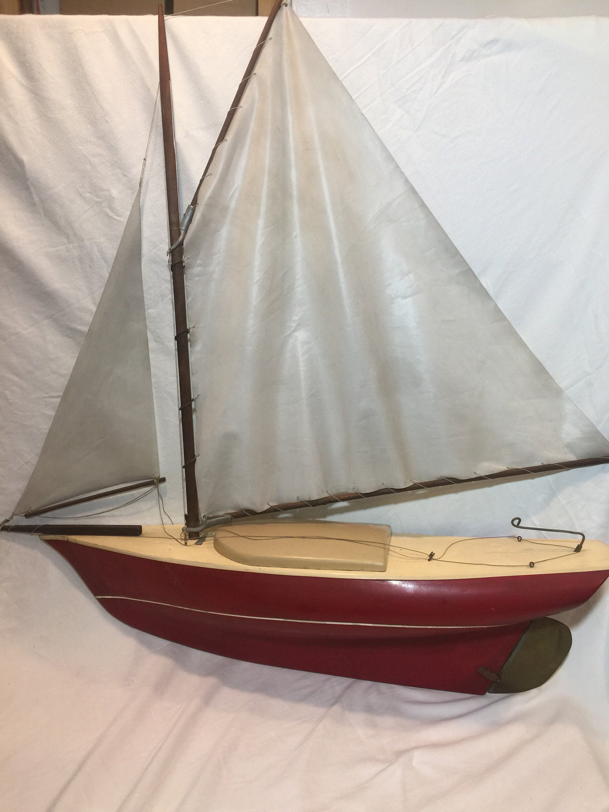 Vintage Pond Yacht, Functioning sailboat