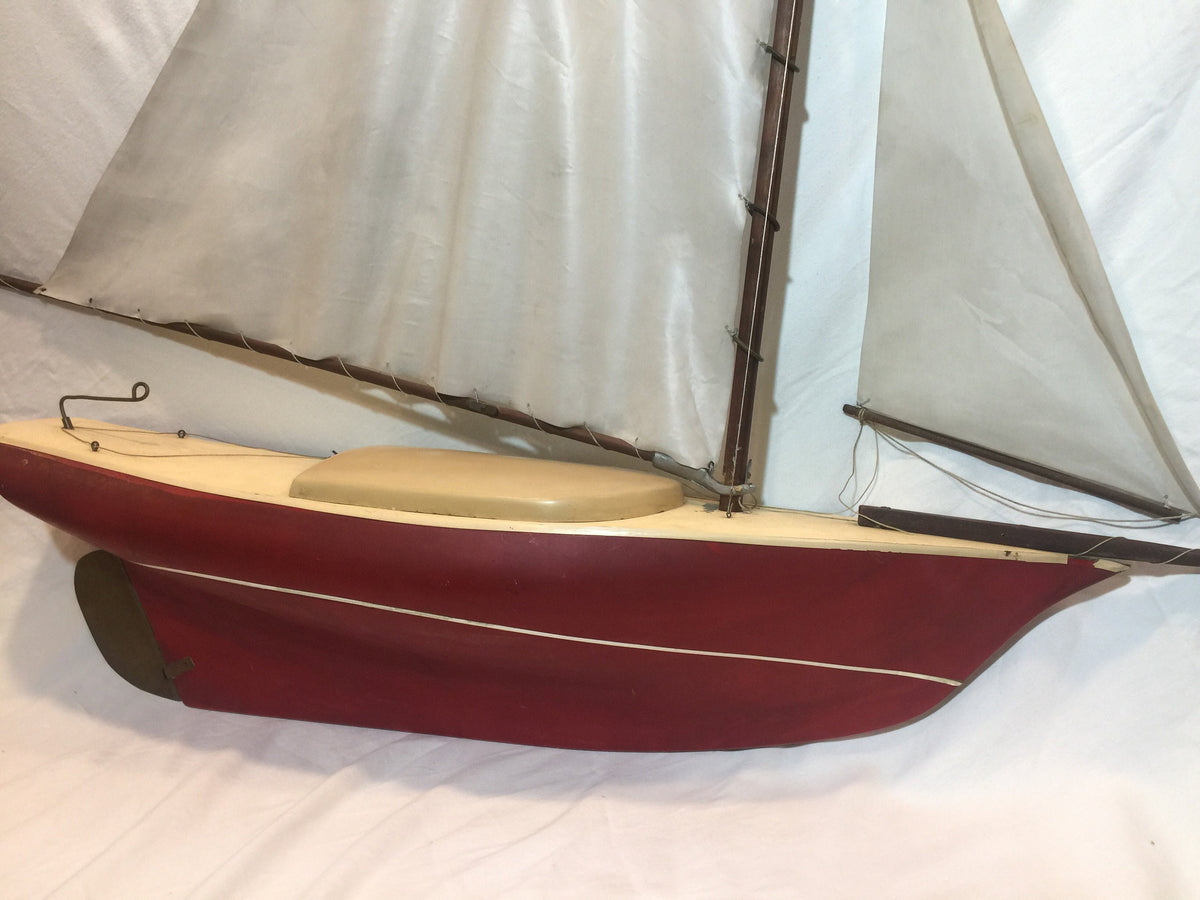Vintage Pond Yacht, Functioning sailboat