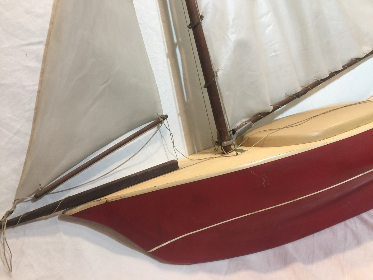Vintage Pond Yacht, Functioning sailboat