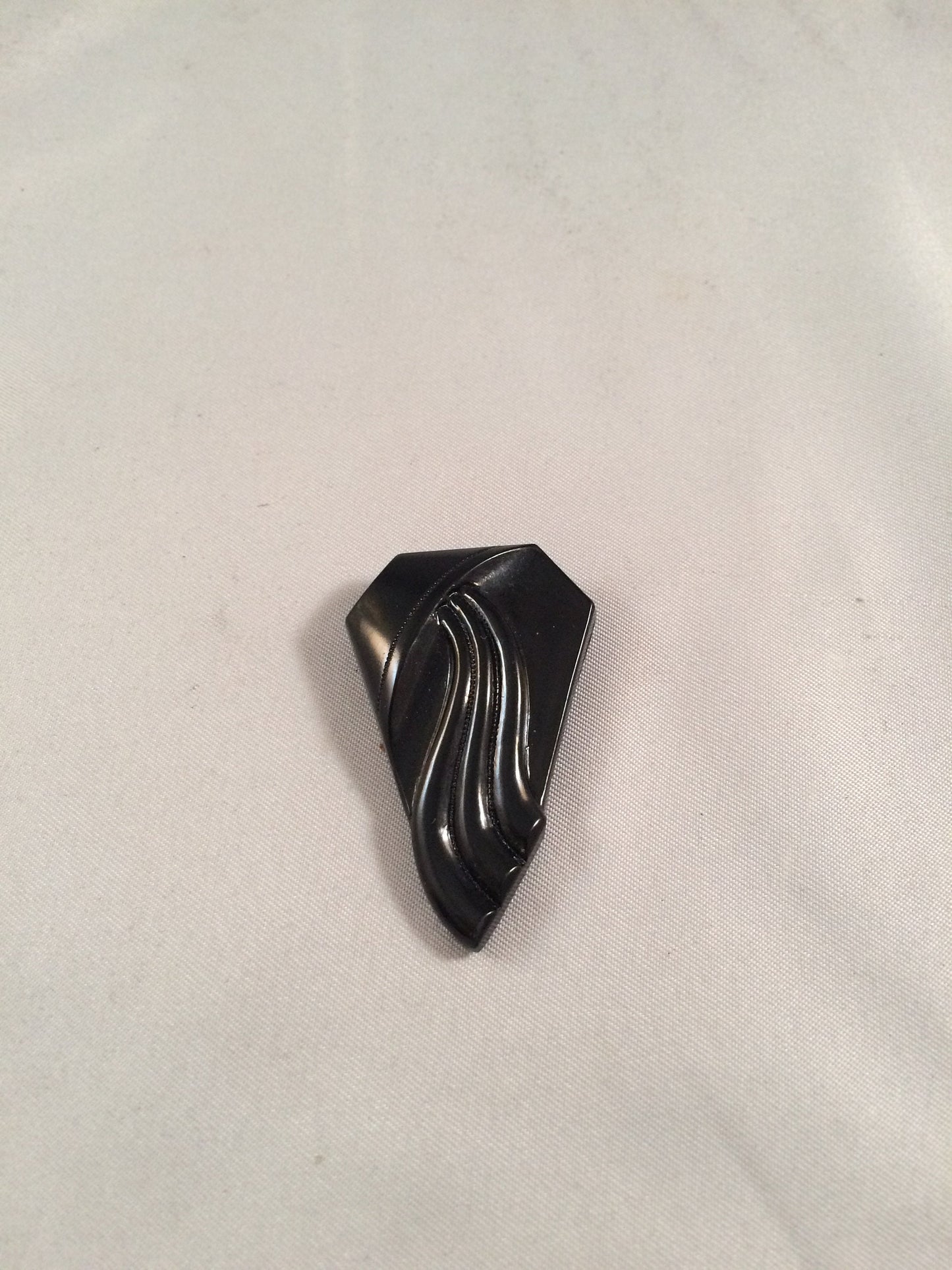 Vintage Dress Clip Scarf Clip Carved Bakelite Arrowhead Czechoslovakia | Accessories