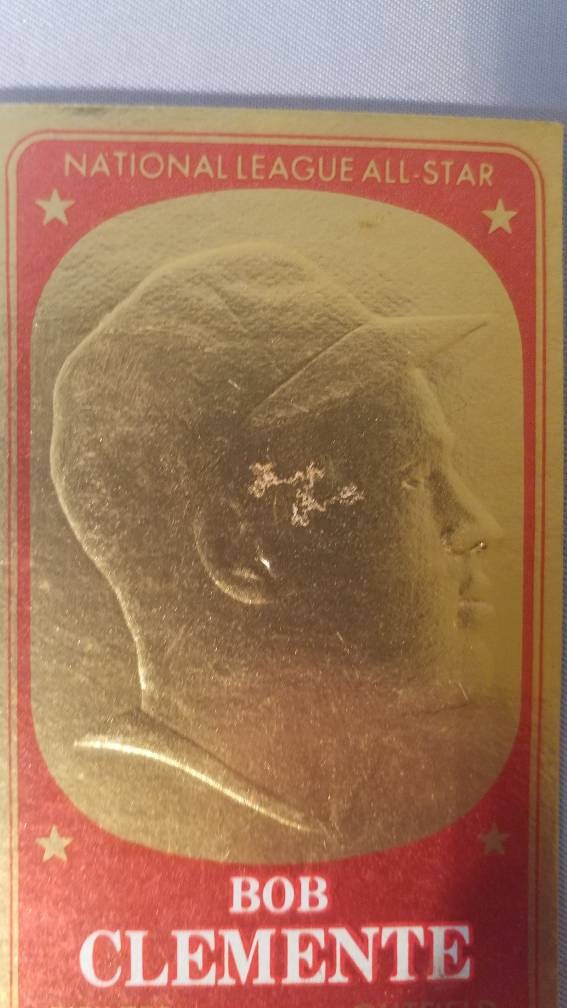 1965 Topps Embossed Roberto (Bob) Clemente Card #19