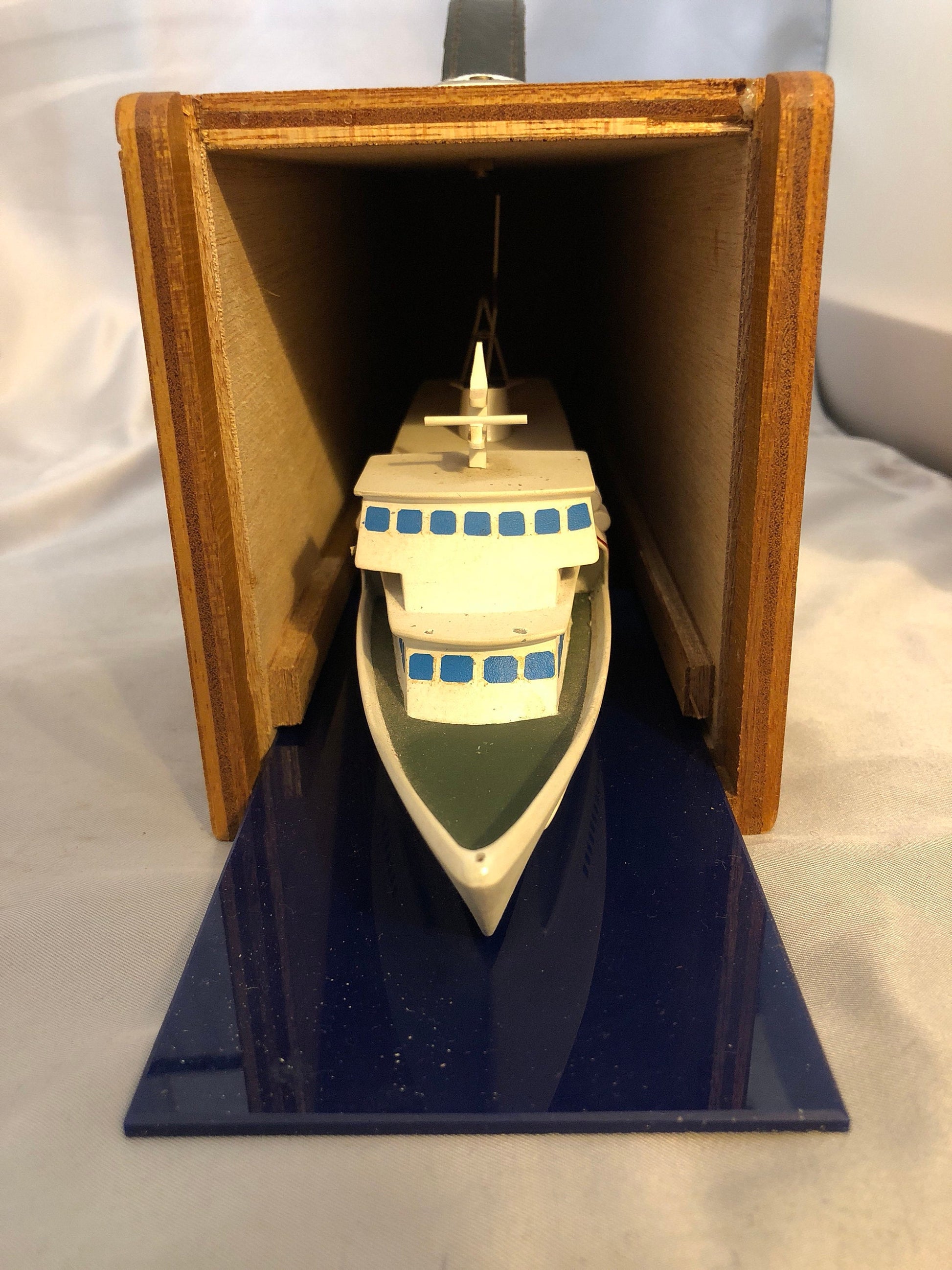 Vosper Thornycroft ship model