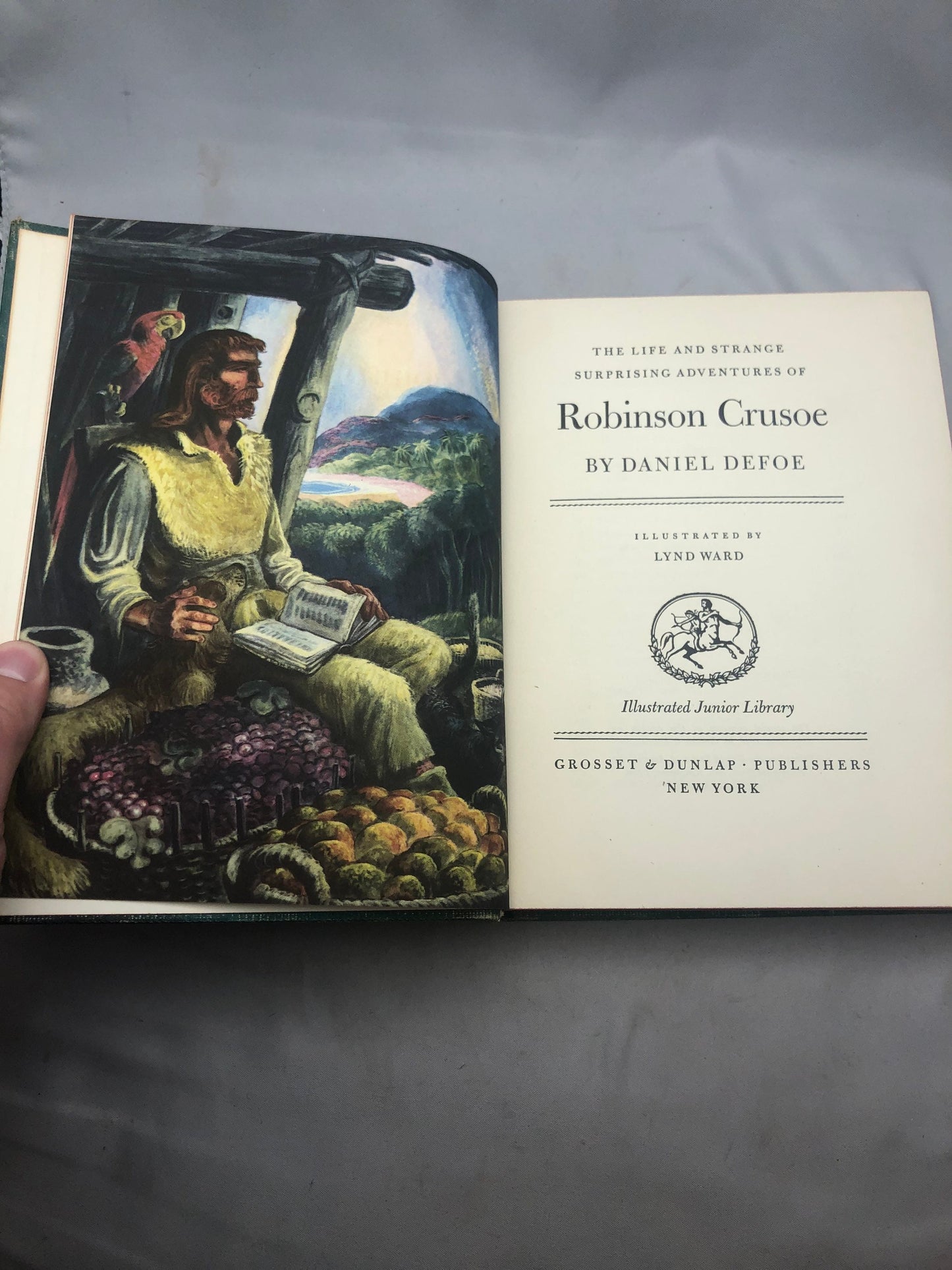 Illustrated Junior Library edition of 'Robinson Crusoe' by Daniel Defoe