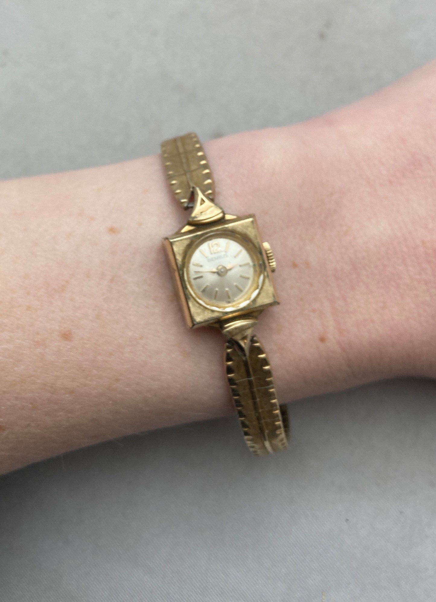 Vintage BENRUS Windup Wristwatch with 10K Yellow Gold Micro-plating