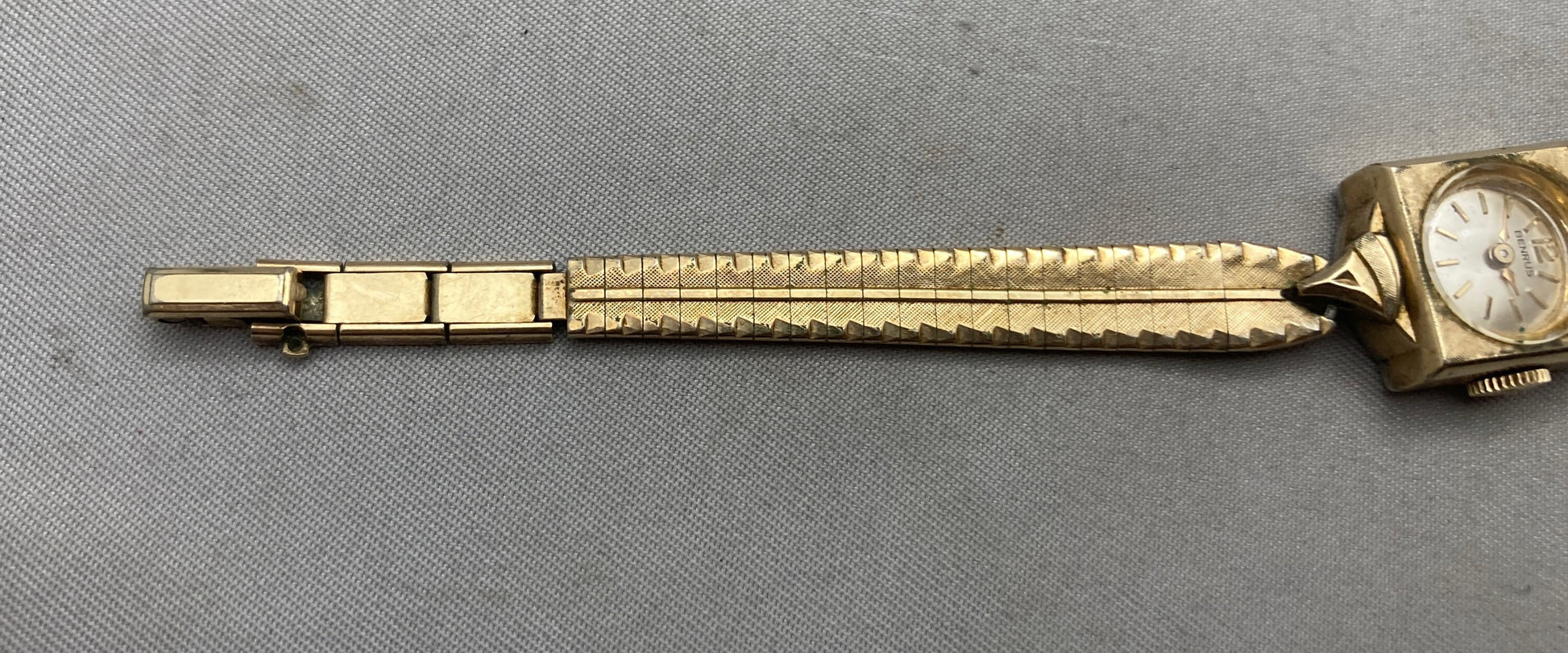 Vintage BENRUS Windup Wristwatch with 10K Yellow Gold Micro-plating