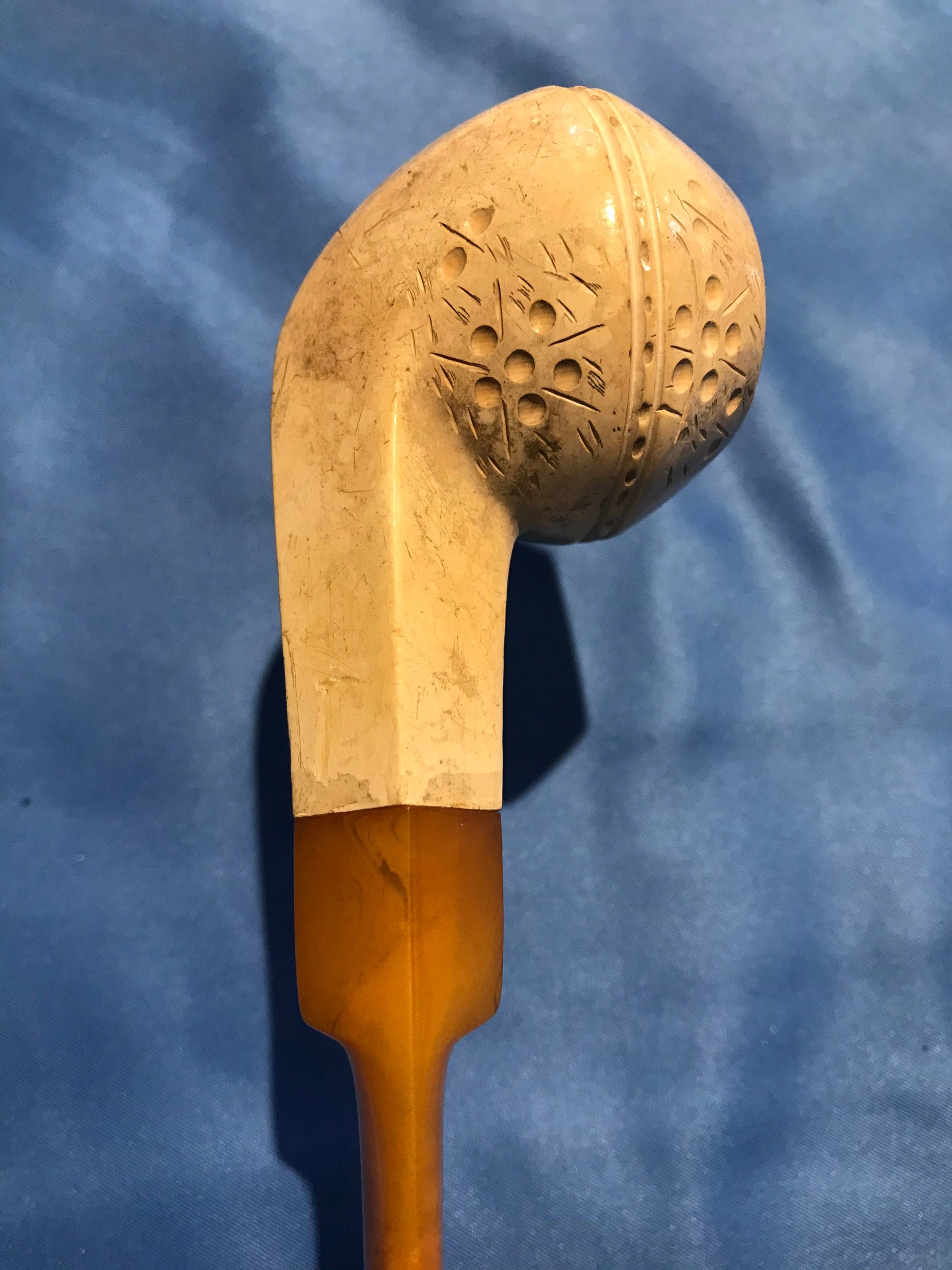 Vintage Bakelite Pipe With Delicate Design