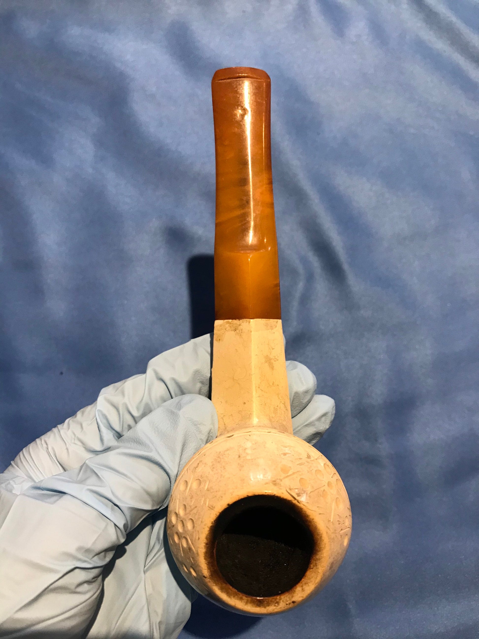 Vintage Bakelite Pipe With Delicate Design