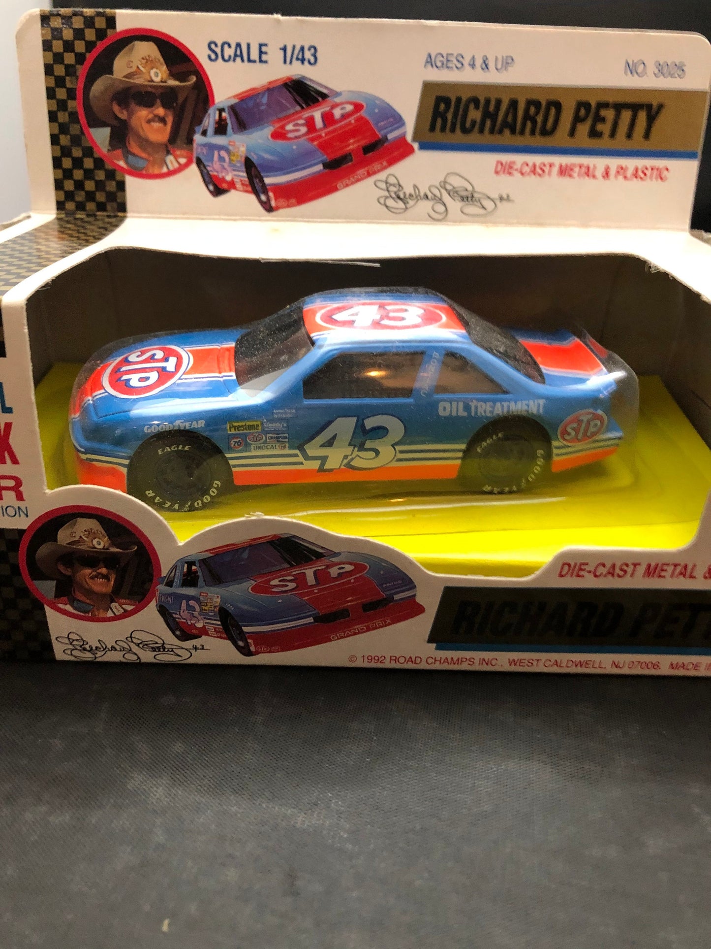 Vintage Richard Petty Die Cast Metal and Plastic Official Stock car collection - scale 1/43