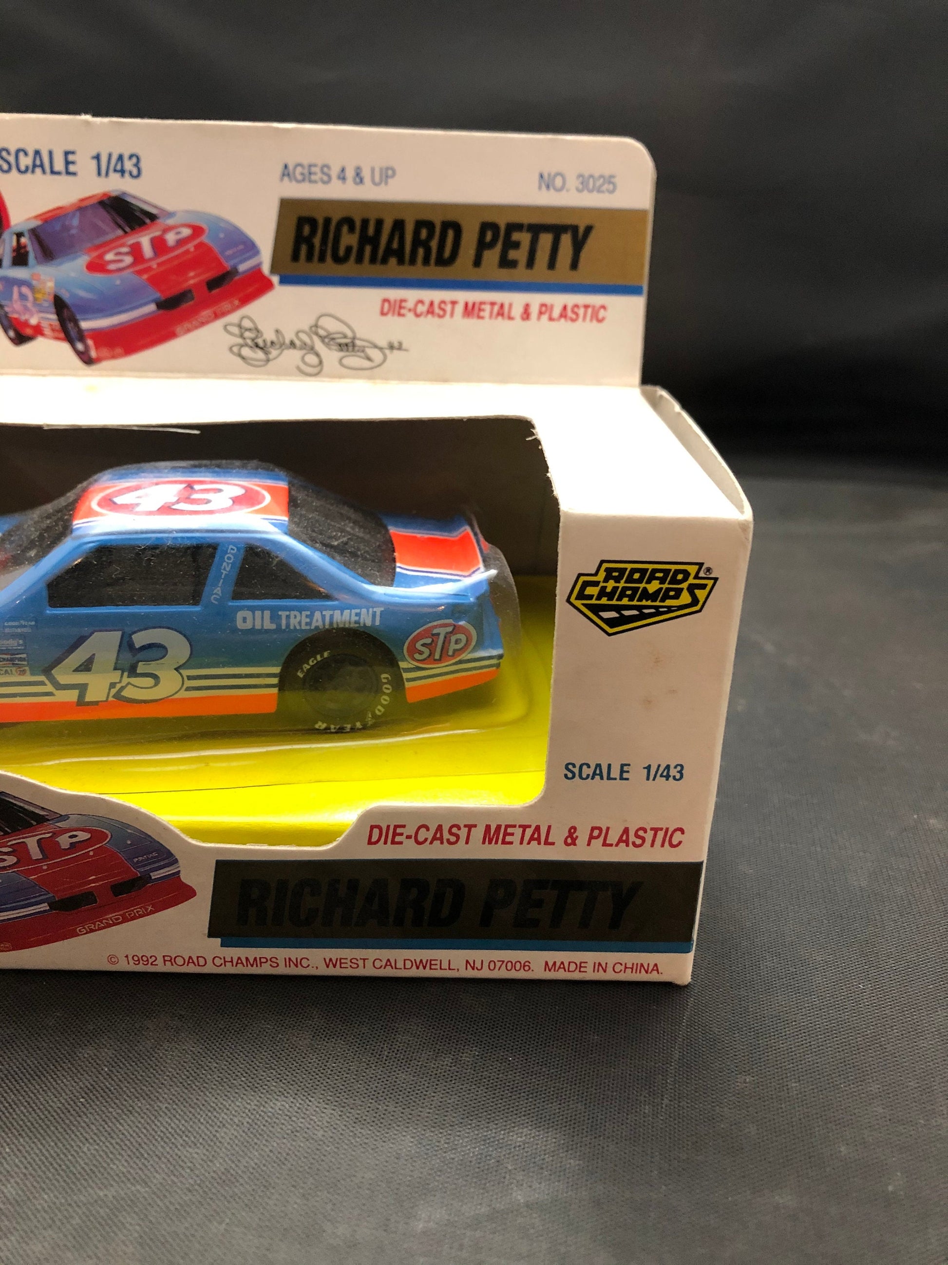 Vintage Richard Petty Die Cast Metal and Plastic Official Stock car collection - scale 1/43