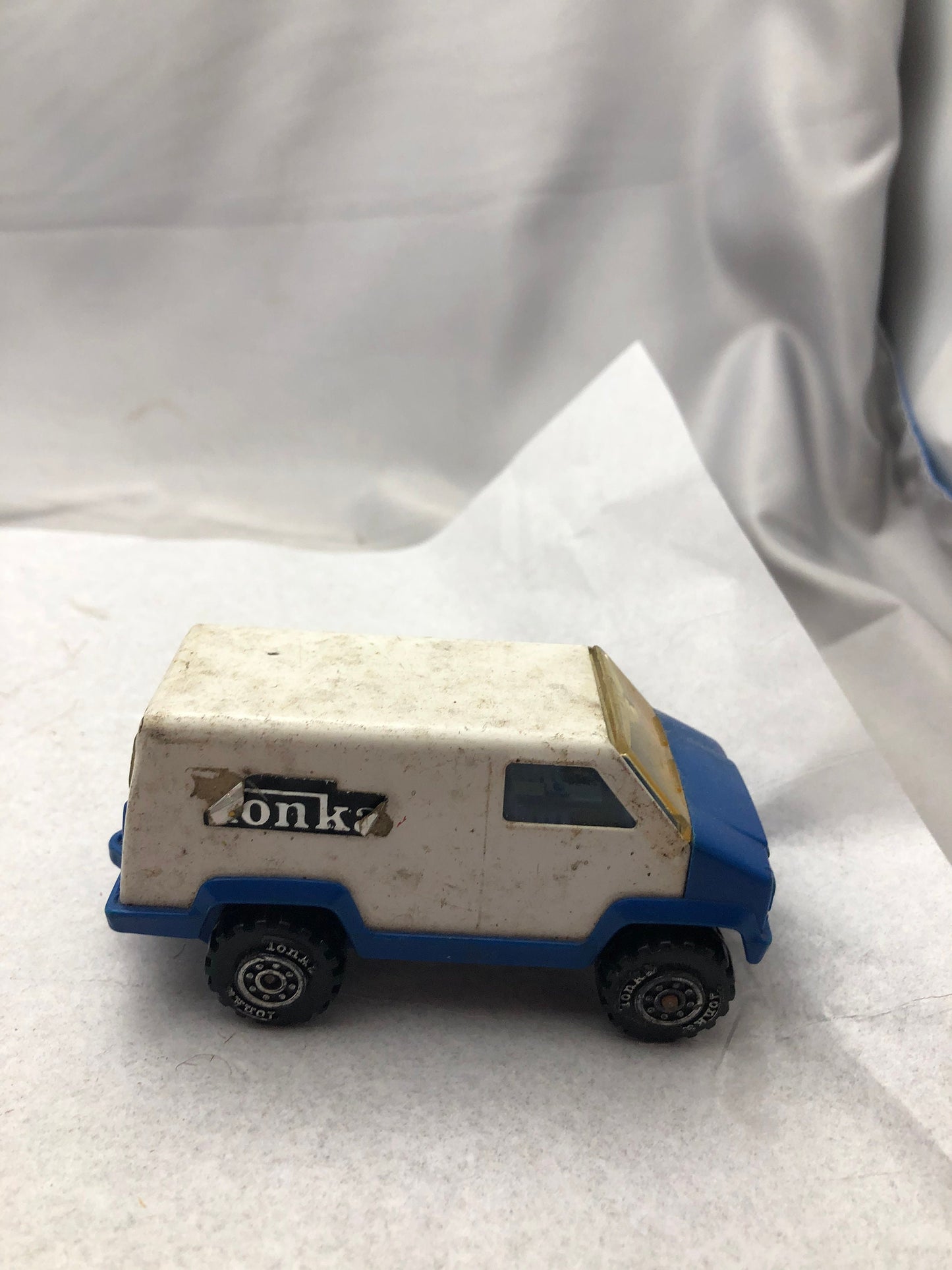 Vintage Tonka white and blue 1978 van