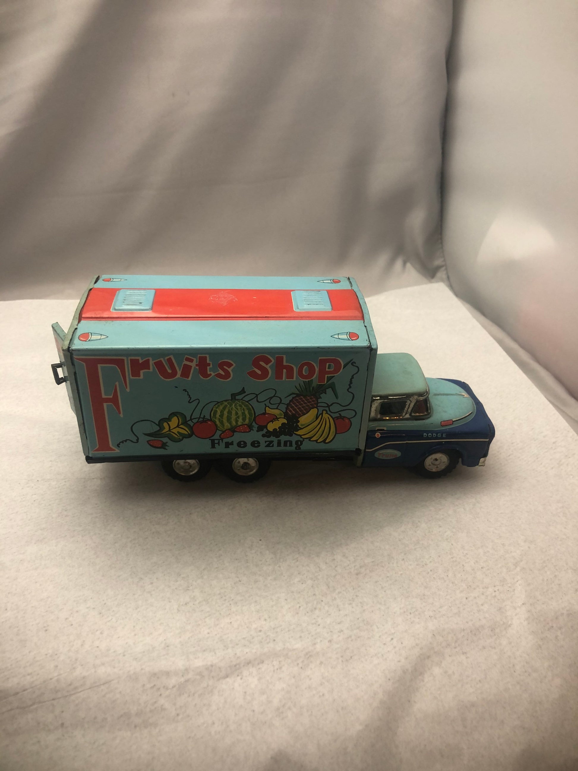 Vintage 1950'S Tin Litho Friction Powered Fruit Truck