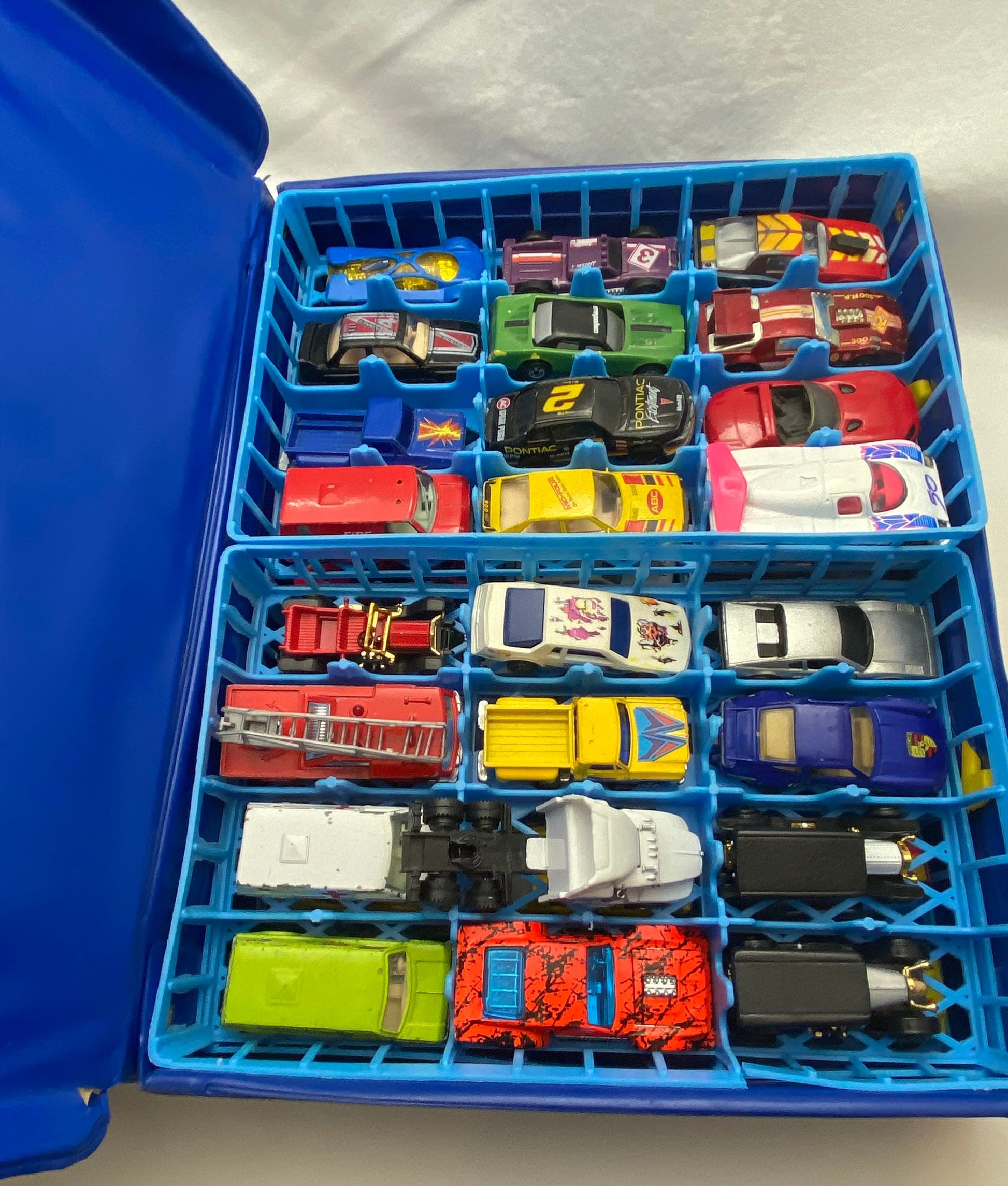 Vintage 1980s Tara Toys 48 Car Case- 48 cars included