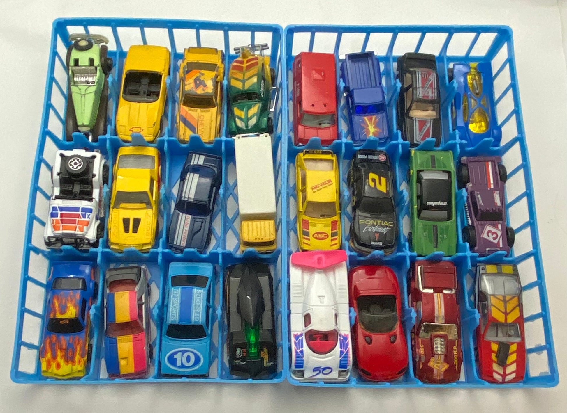 Vintage 1980s Tara Toys 48 Car Case- 48 cars included