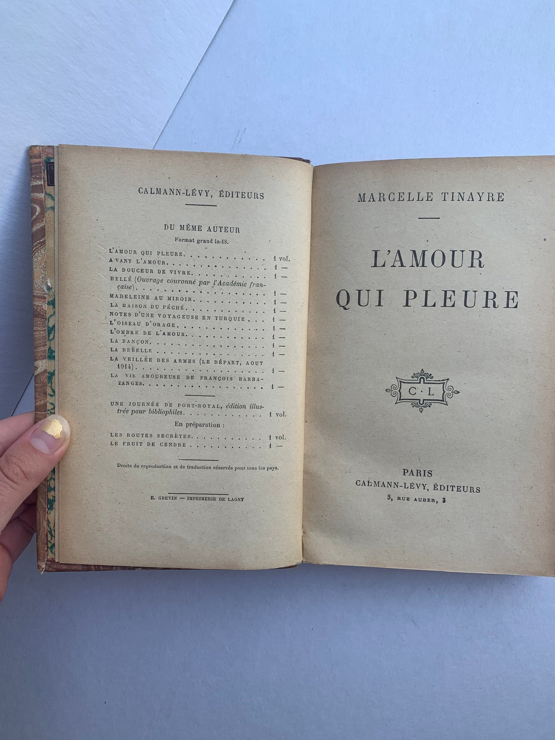 Vintage L’Amour Qui Pleure Hardcover Book