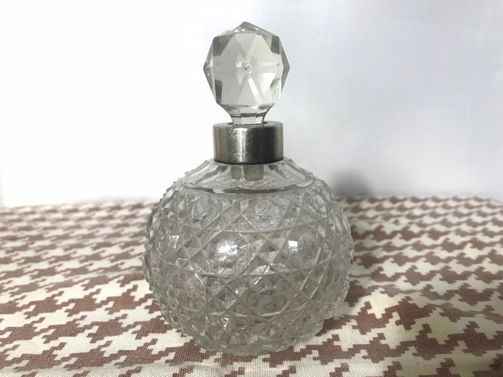 Vintage Clear Cut Crystal Perfume Bottle, Decorative Glass Perfume Holder, Vanity Display, Collectible Decanter