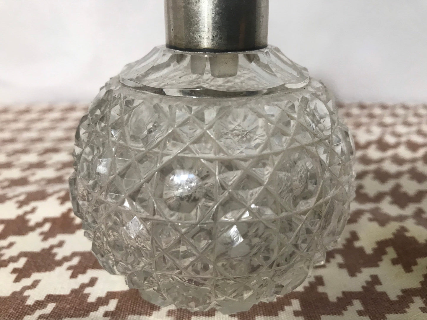 Vintage Clear Cut Crystal Perfume Bottle, Decorative Glass Perfume Holder, Vanity Display, Collectible Decanter