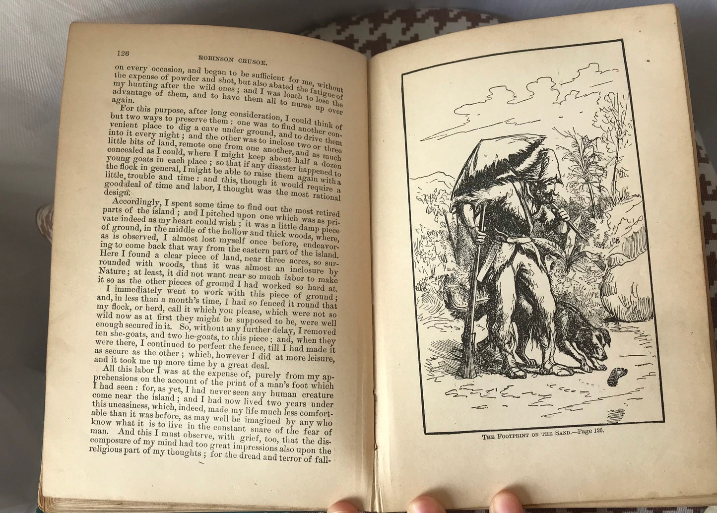 Vintage Robinson Crusoe Book | Literature & Fiction