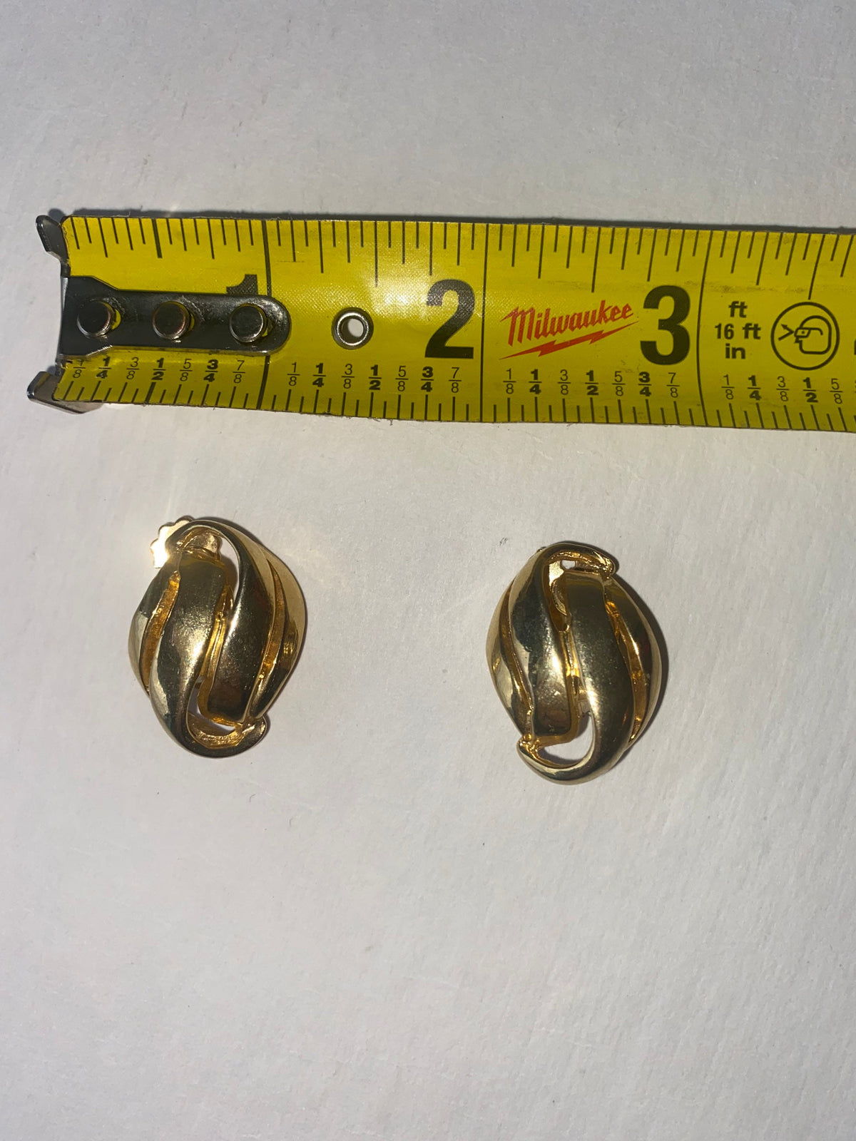 Clip-on antique vintage gold earrings good condition