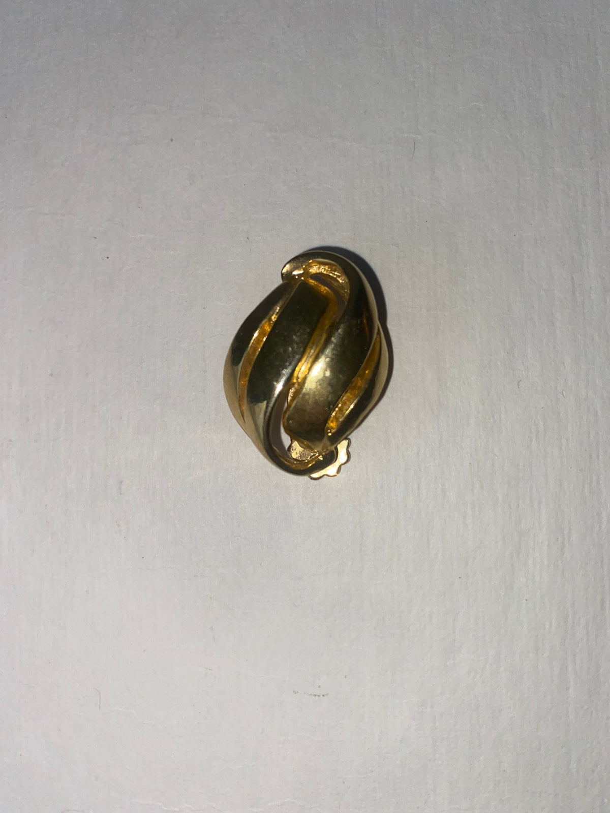 Clip-on antique vintage gold earrings good condition