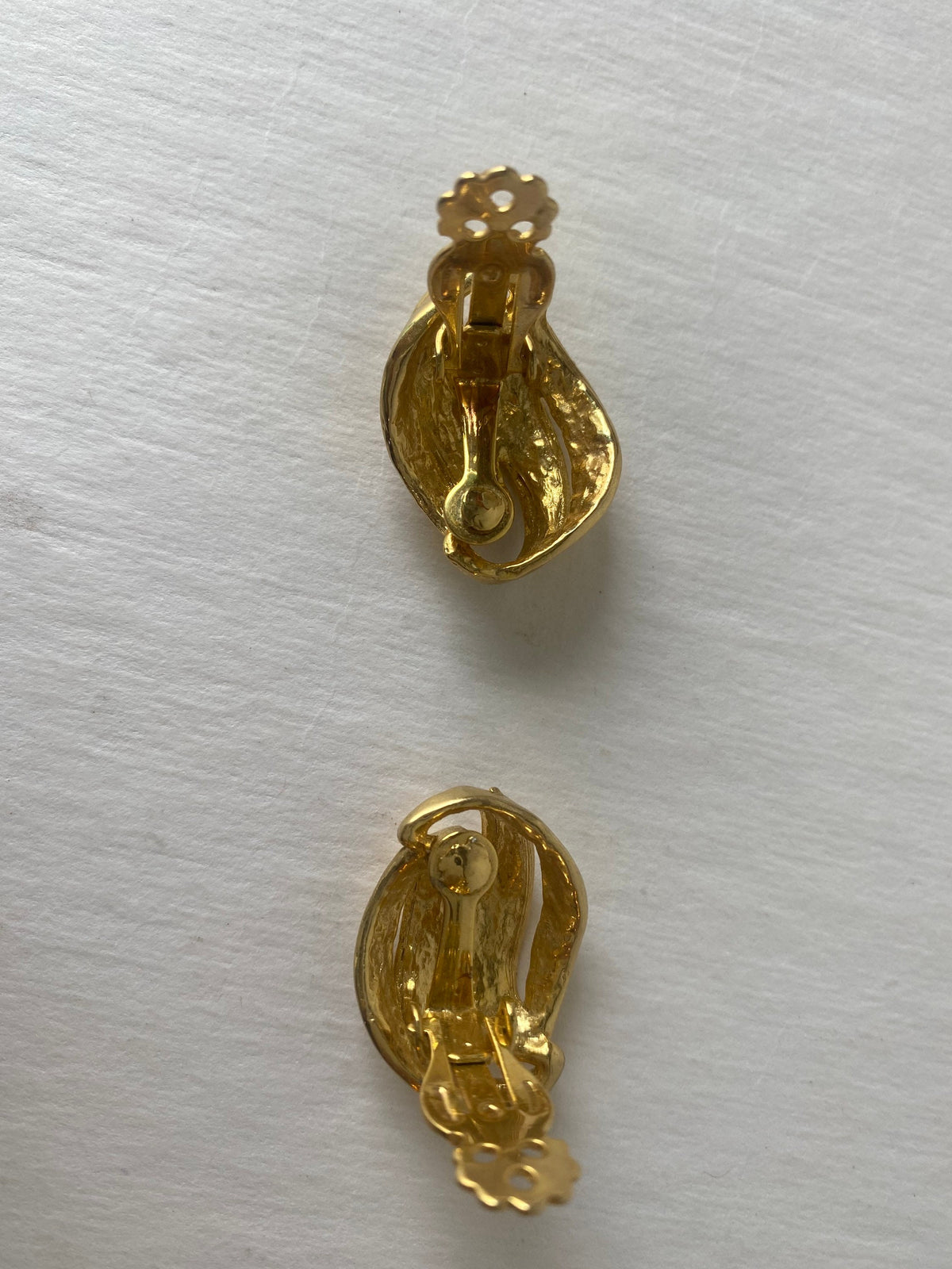 Clip-on antique vintage gold earrings good condition