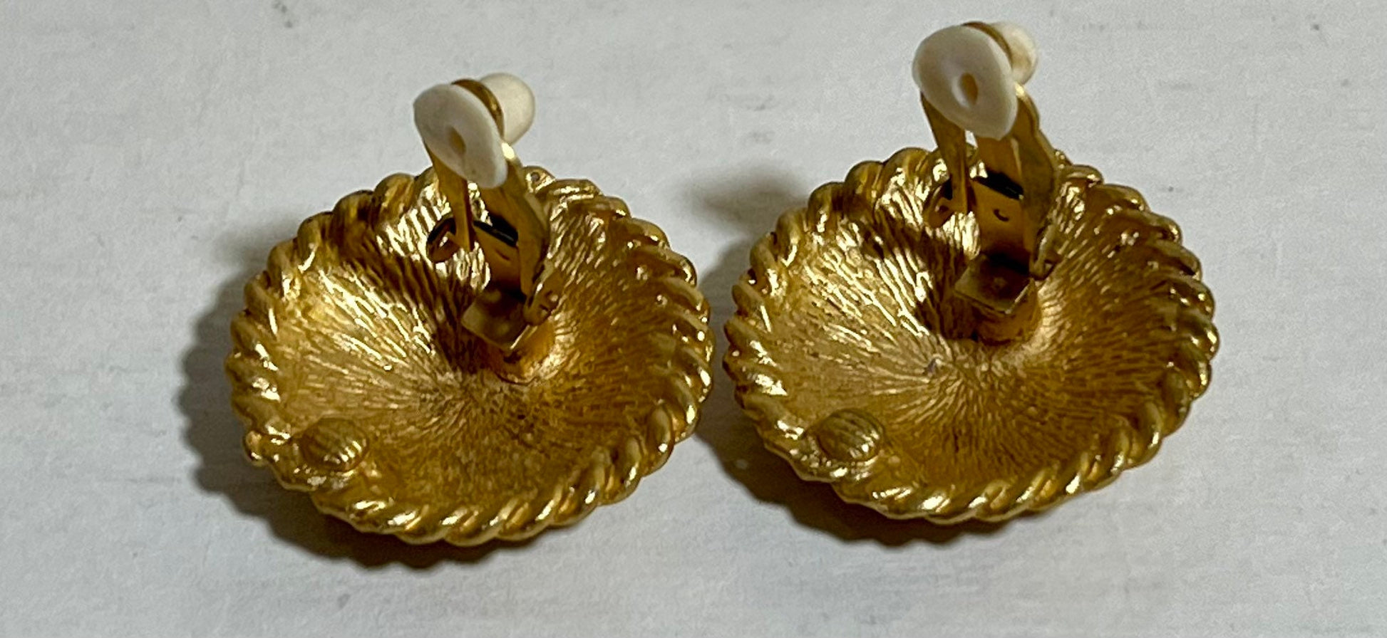 Vintage Round Gold Tone Earrings