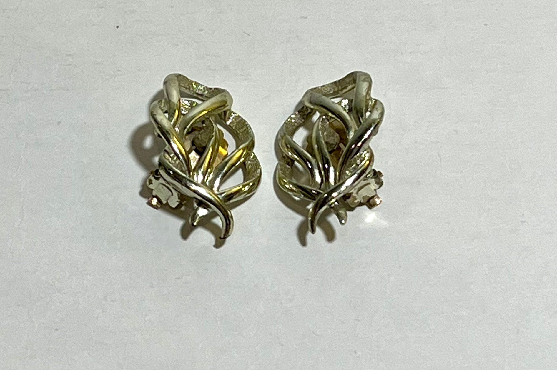 Vintage Leaf Earrings White Gold Tone, Nature Inspired Earrings, Botanical Jewelry, Dangle Earrings, Elegant Earrings