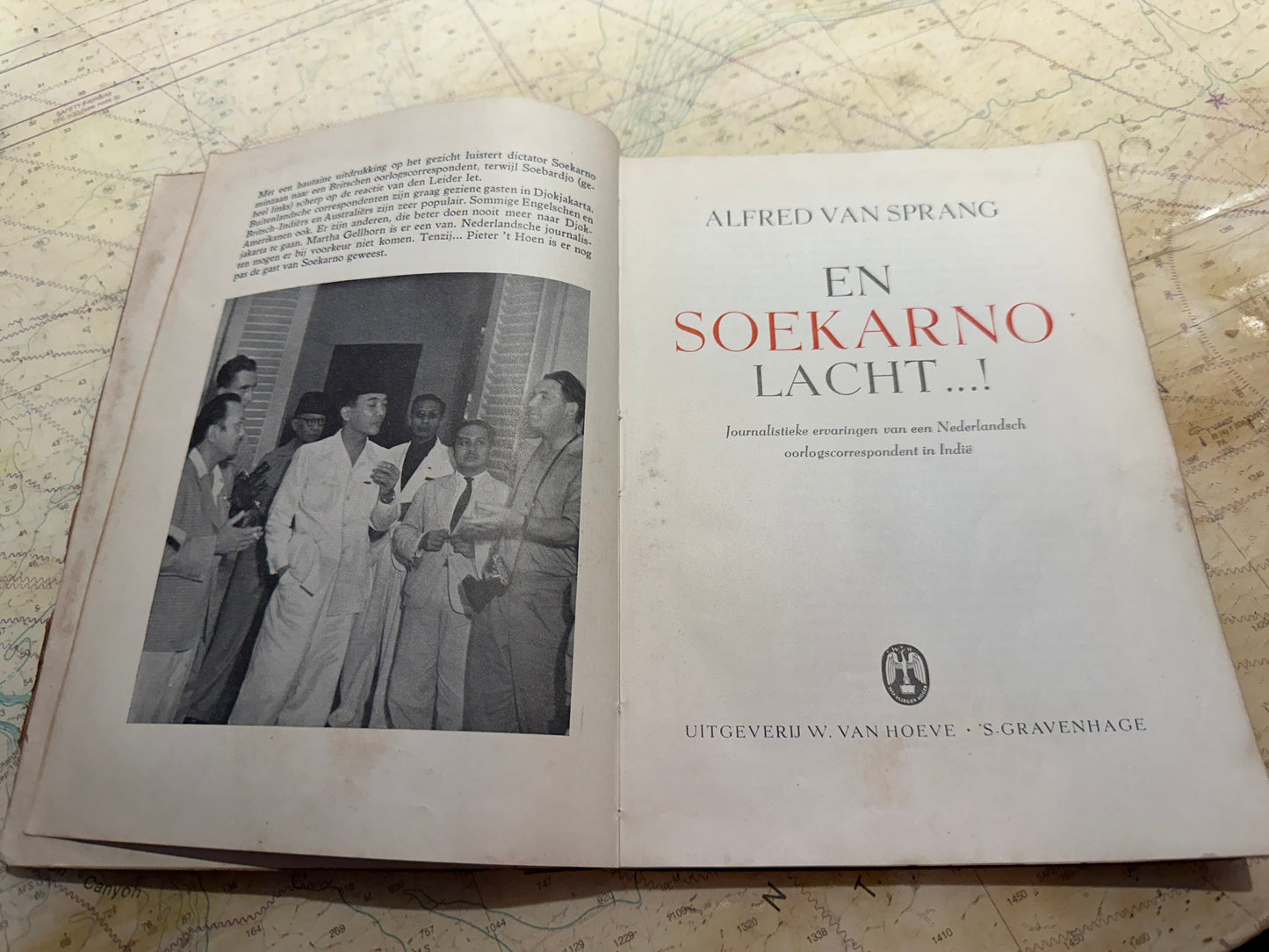 En Soekarno Lacht by Alfred Van Sprang | Literature