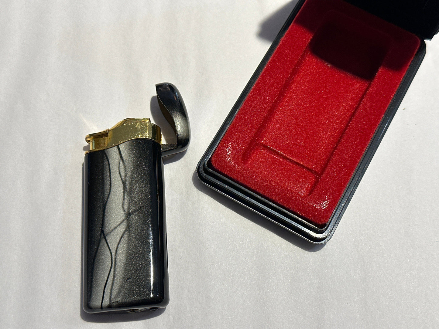 Vintage High Quality Lighter w/ Case | Home & Living