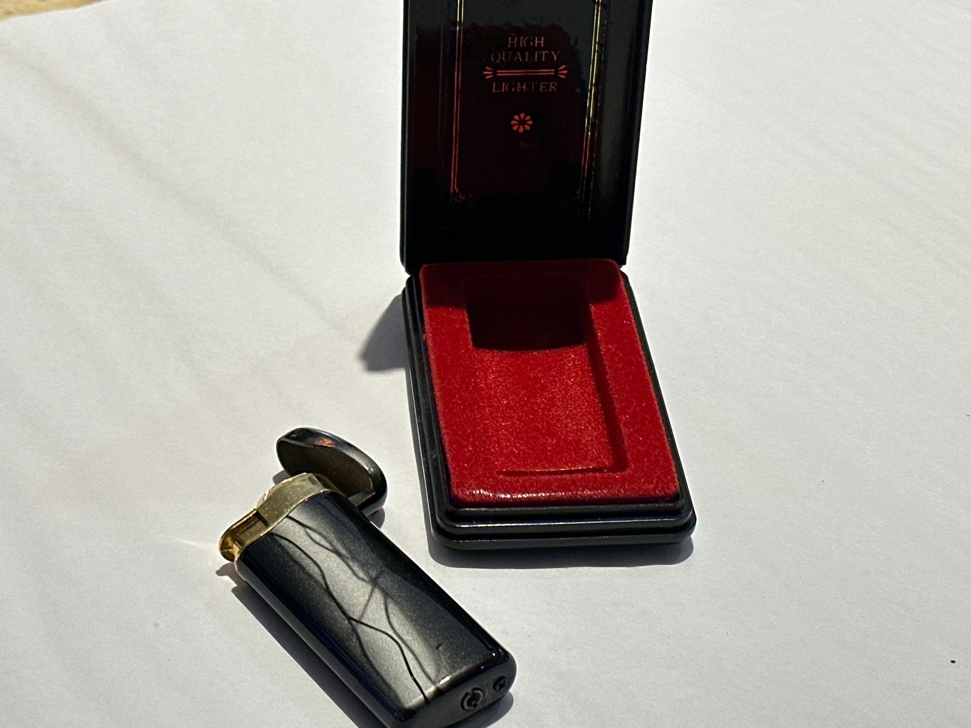 Vintage High Quality Lighter w/ Case | Home & Living