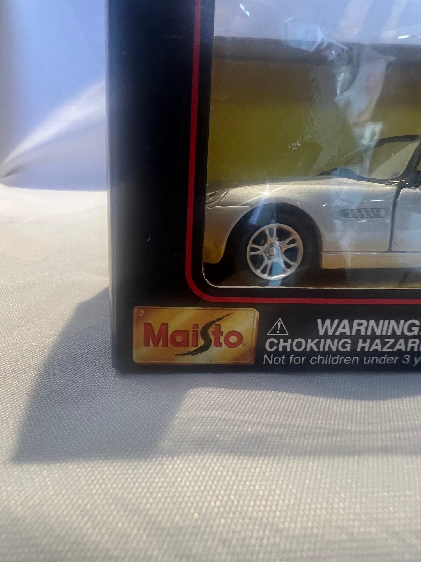 Vintage Maisto Superior Die Cast Metal Collection Car