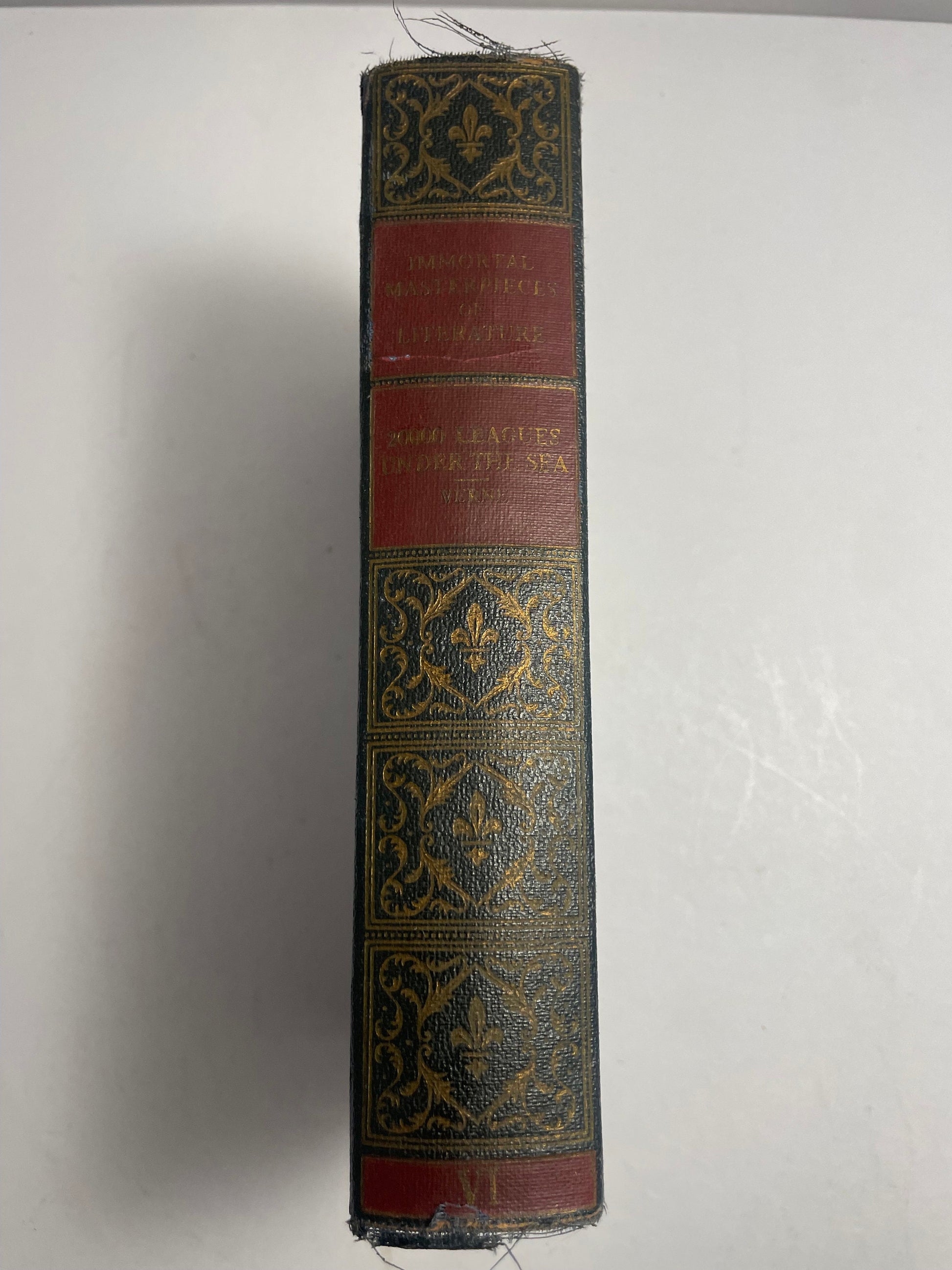 Immortal Masterpieces of Literature, Twenty Thousand Leagues Under the Sea and The Blockade Runners by Jules Verne, Vintage Literature