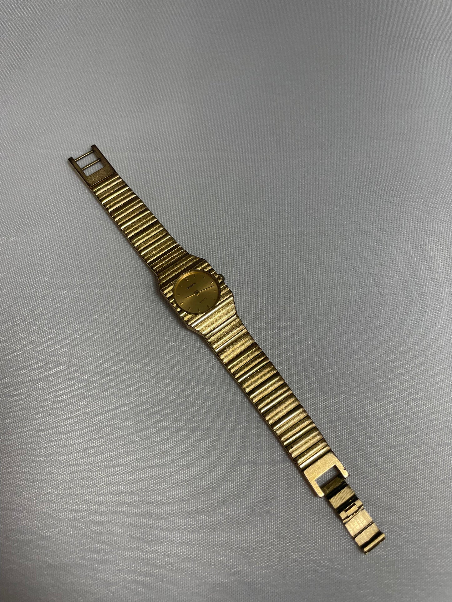 Vintage Consul Quartz Women's Watch, Retro Timepiece, Elegant Wristwatch, Classic Watch, Stylish Ladies Watch