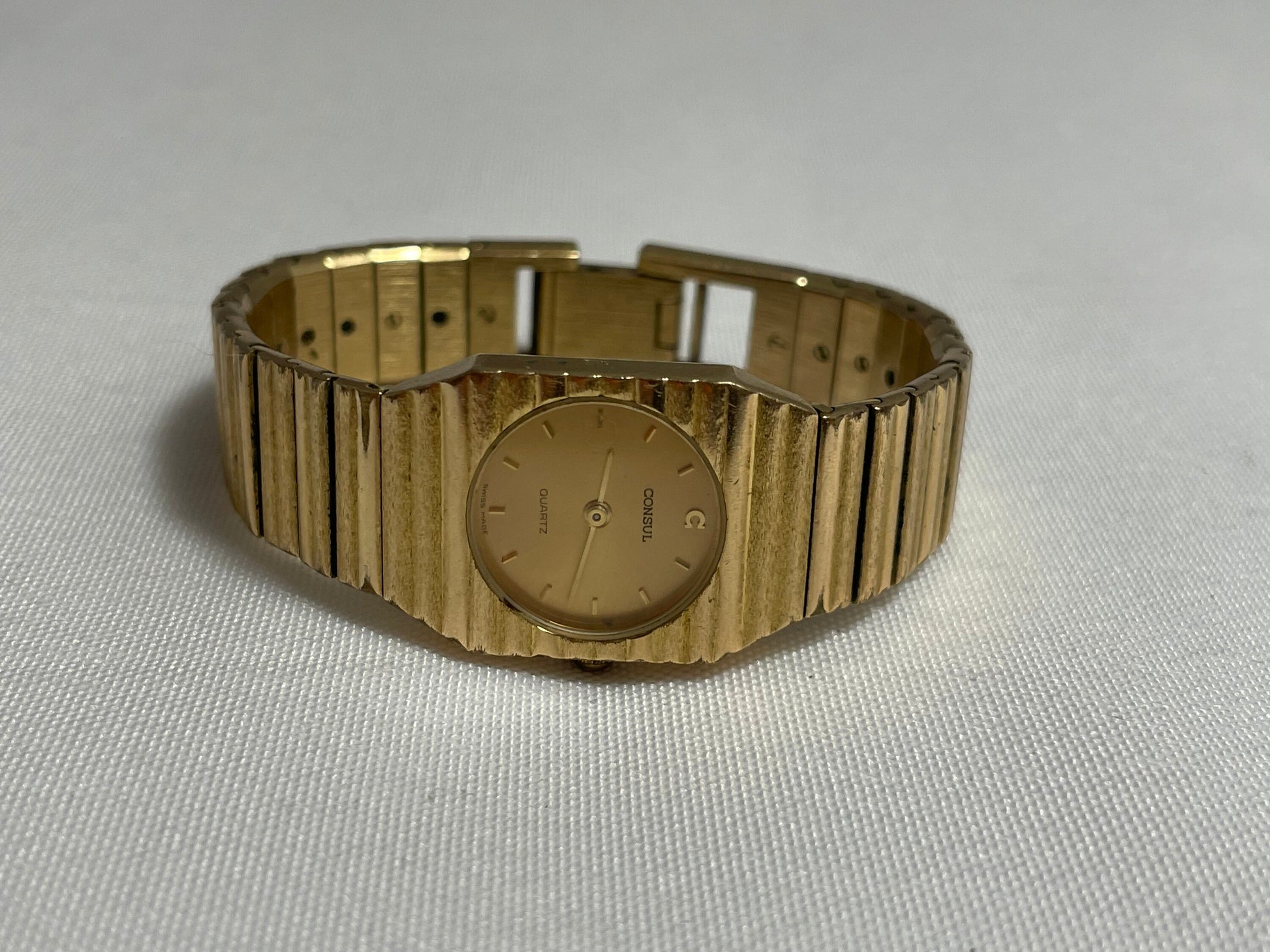 Vintage Consul Quartz Women's Watch, Retro Timepiece, Elegant Wristwatch, Classic Watch, Stylish Ladies Watch