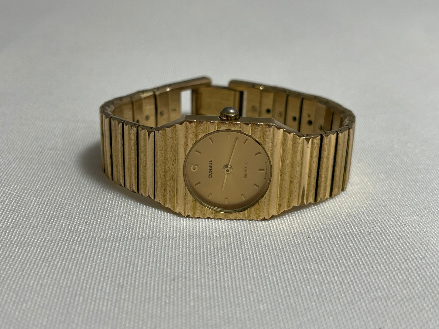 Vintage Consul Quartz Women's Watch, Retro Timepiece, Elegant Wristwatch, Classic Watch, Stylish Ladies Watch