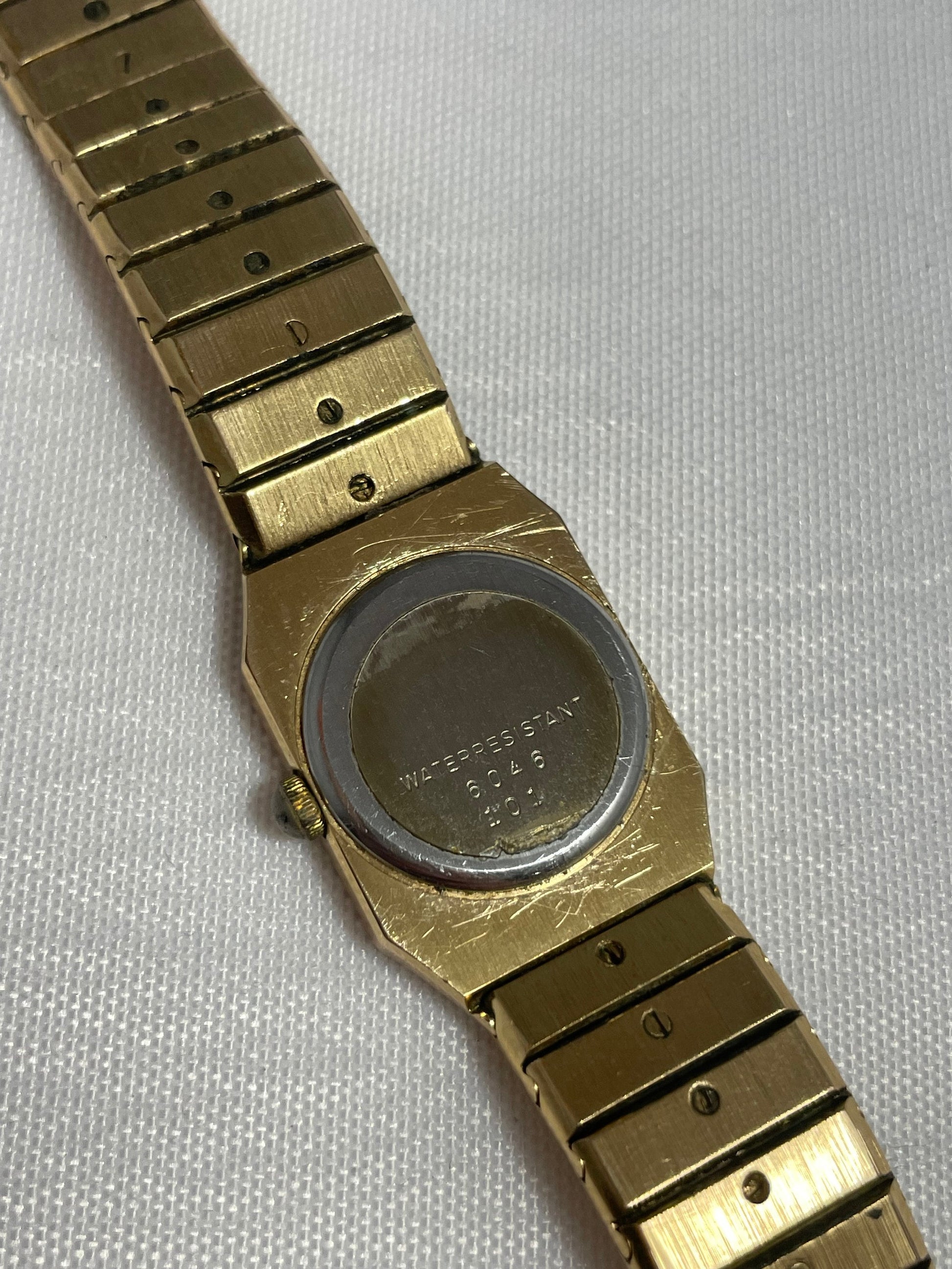 Vintage Consul Quartz Women's Watch, Retro Timepiece, Elegant Wristwatch, Classic Watch, Stylish Ladies Watch