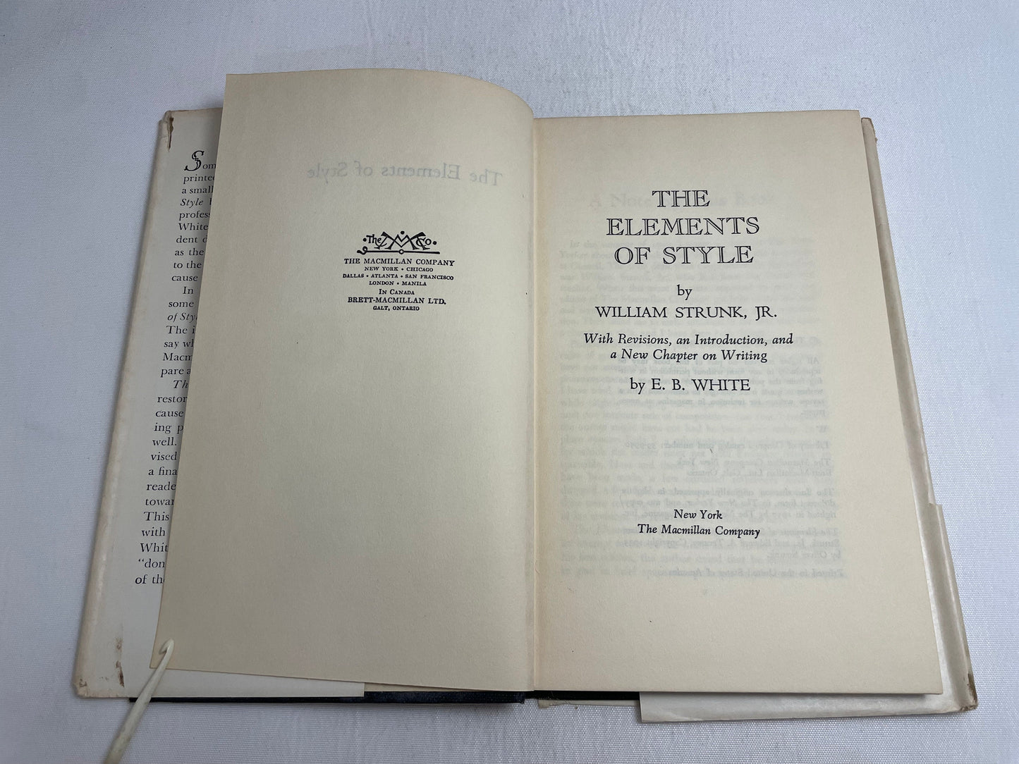 The Elements of Style by William Strunk Jr & E.B. White, Vintage Book 1959, Style Manual, Writing Guide, English Literature