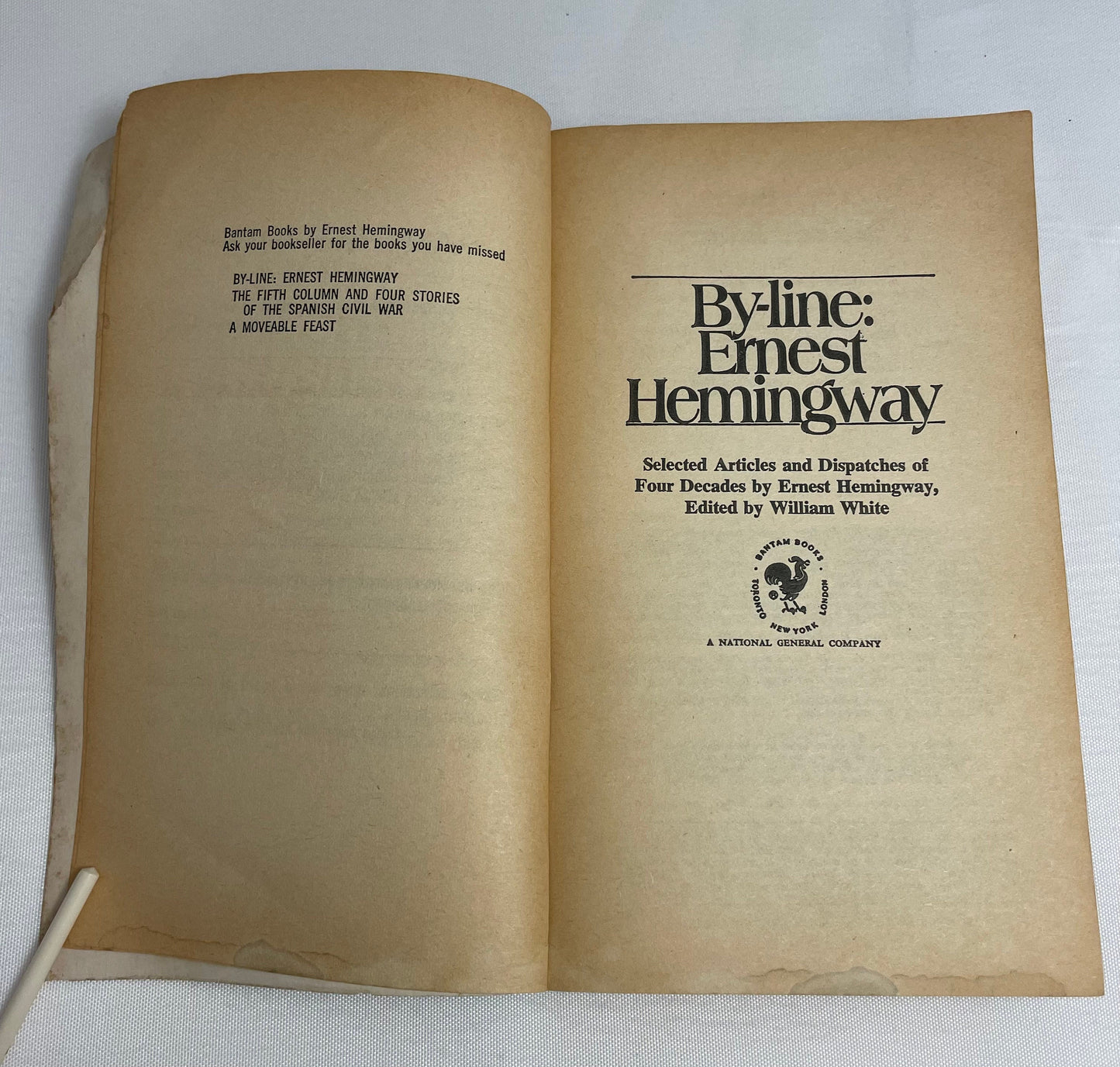 By-line: Ernest Hemingway Edited by William White, Journalism, English Literature, Selected Articles and Dispatches of Four Decades, Vintage