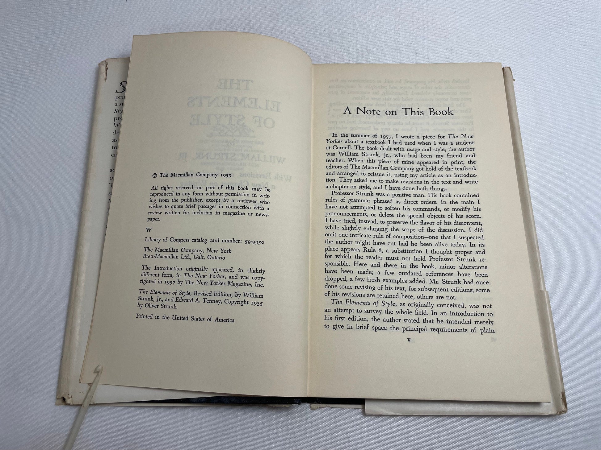 The Elements of Style by William Strunk Jr & E.B. White, Vintage Book 1959, Style Manual, Writing Guide, English Literature