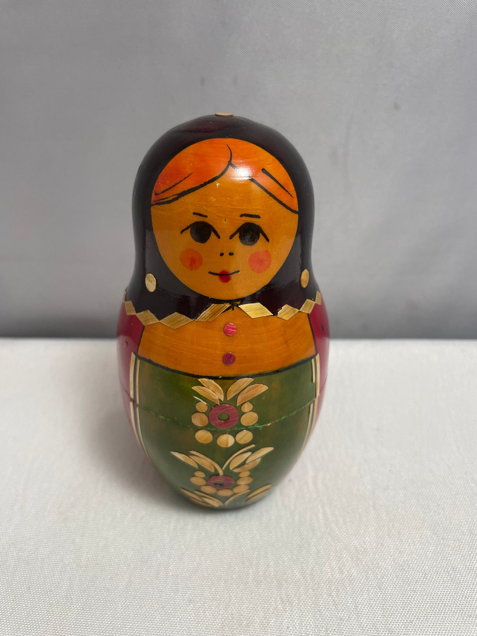 Vintage Russian Nesting Dolls, Wooden Hand painted Nesting Dolls, Rare Vintage Collectible, Set of 8