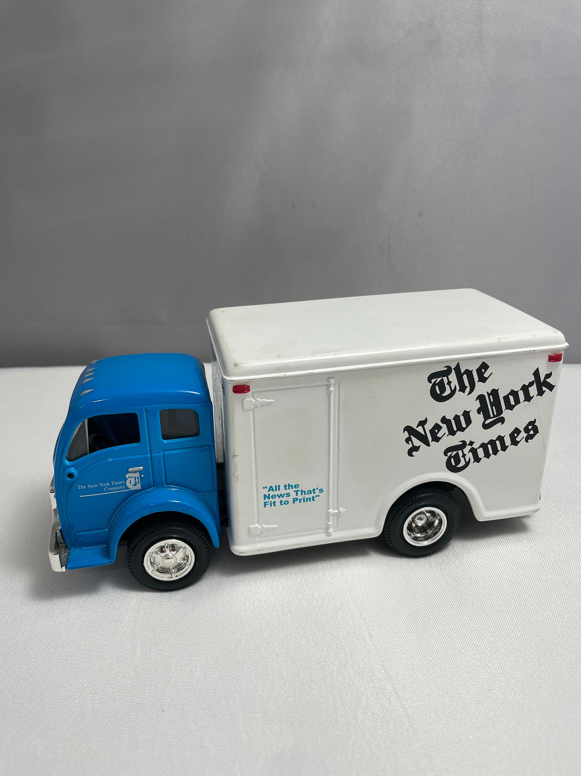 The New York Times Ertl Collectibles 1949 White Tilt-Cab Truck, Toy Car, Rare Collectible, Advertising Truck