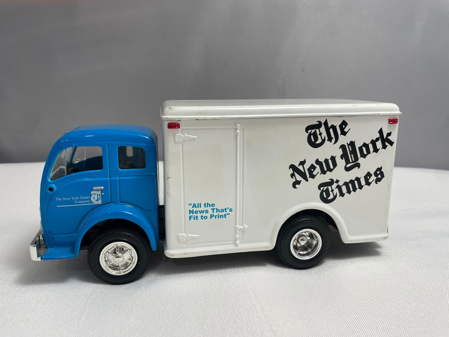 The New York Times Ertl Collectibles 1949 White Tilt-Cab Truck, Toy Car, Rare Collectible, Advertising Truck