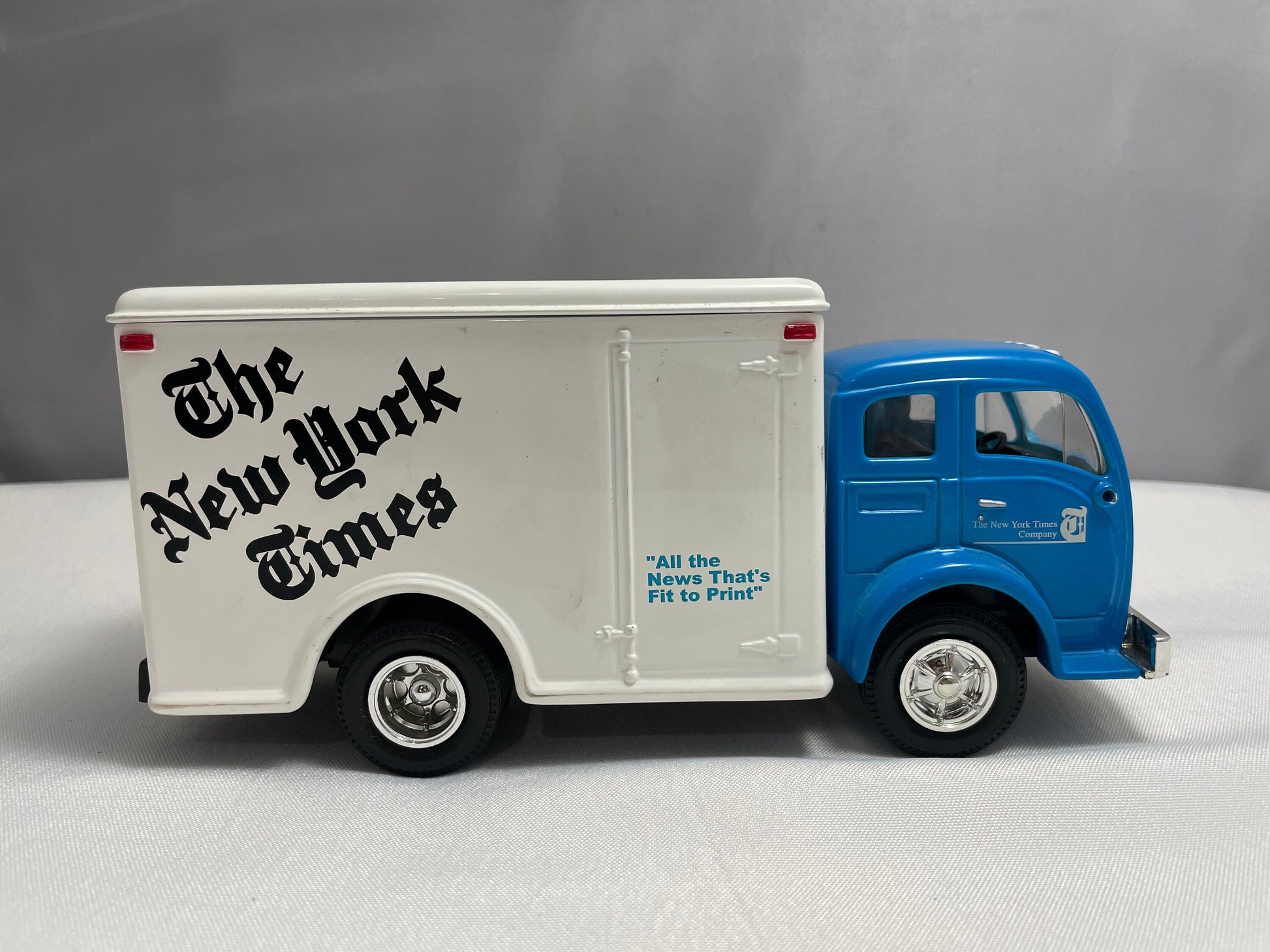 The New York Times Ertl Collectibles 1949 White Tilt-Cab Truck, Toy Car, Rare Collectible, Advertising Truck