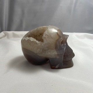 Agate Crystal Skull Sculpture, Gemstone Skull Decor, Healing Crystal Figurine, Unique Home Decor, Crystal Collector Gift