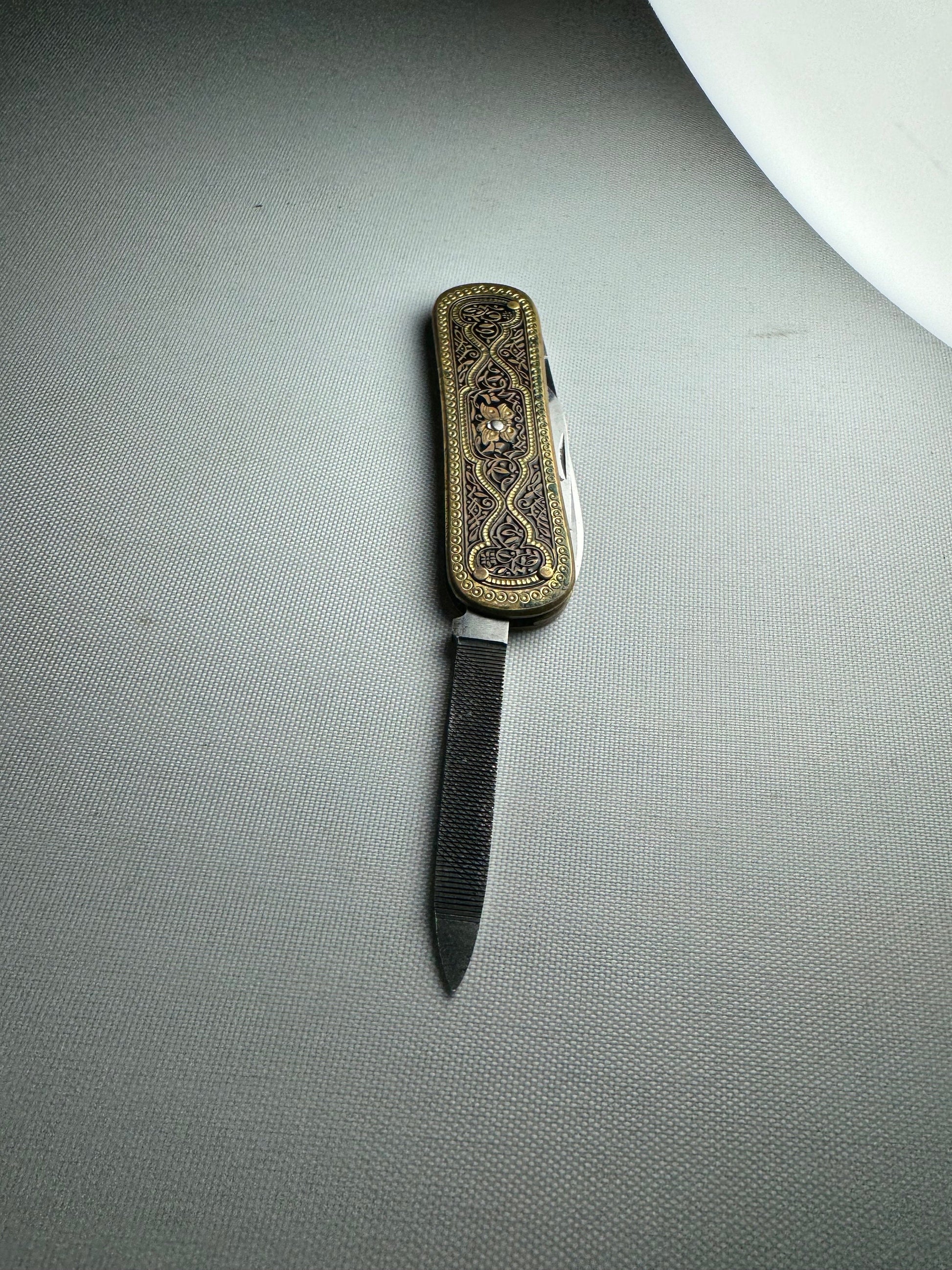 Antique Gentlemen’s Folding 3 Blade Pocket Knife, Vintage Pocket Knife, Collectible Knife, Classic Men's Gift