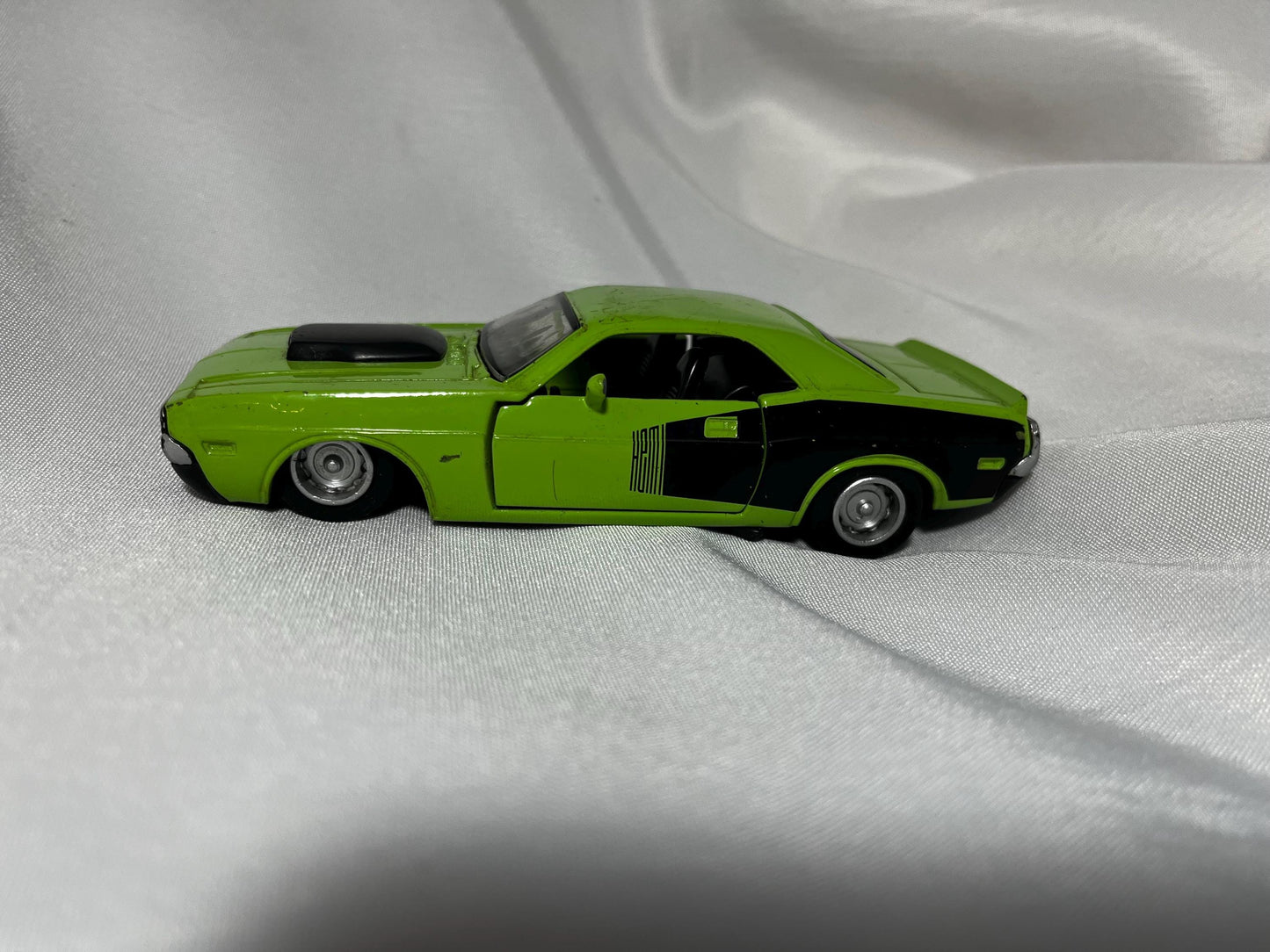 1970 Dodge Challenger Hemi Toy Car from 1990, Classic Car Replica, Vintage Model, Dodge Toy Car, Challenger Collectible