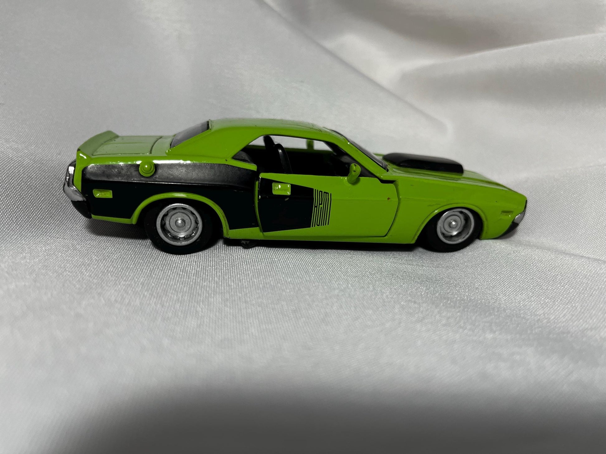 1970 Dodge Challenger Hemi Toy Car from 1990, Classic Car Replica, Vintage Model, Dodge Toy Car, Challenger Collectible